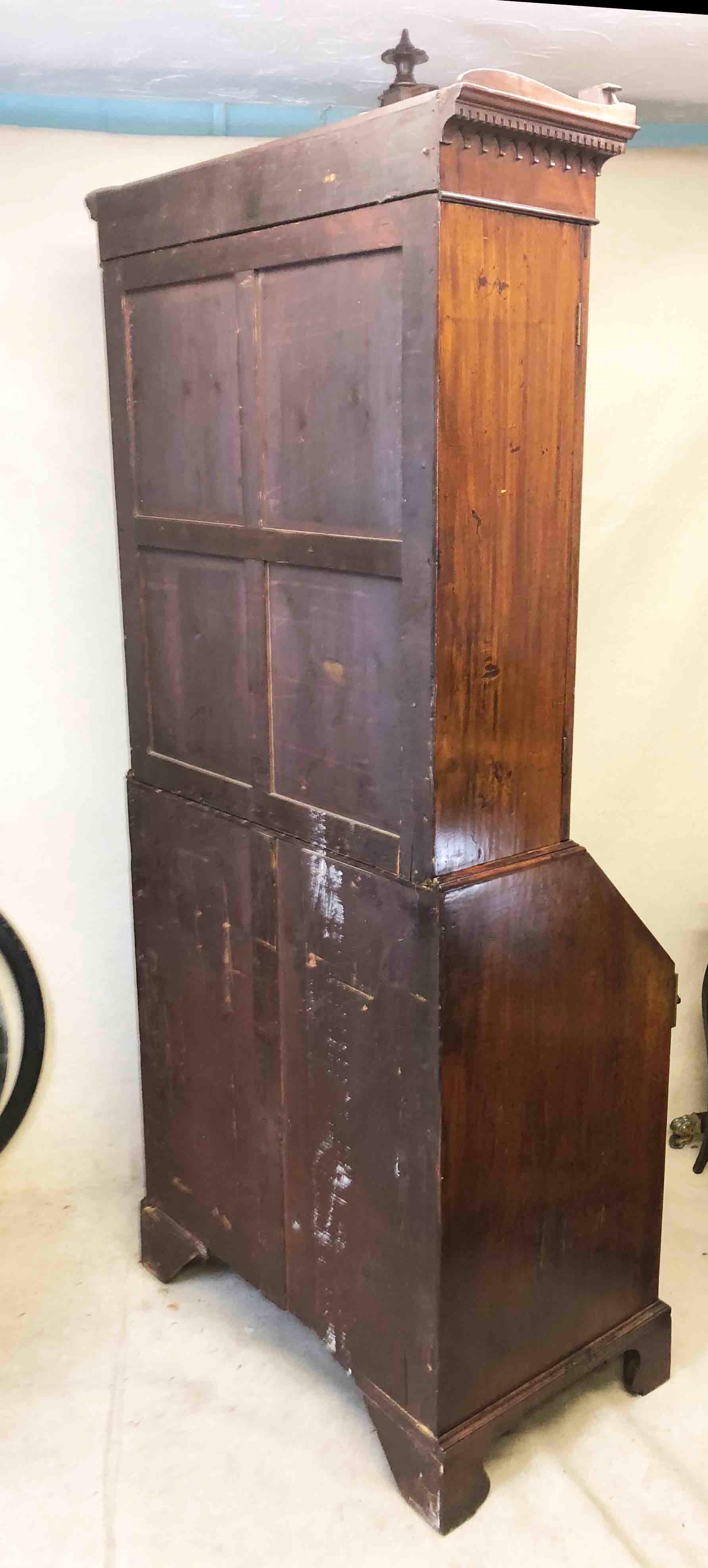 Georgian 18th Century Mahogany Bureau Bookcase Cabinet For Sale 10