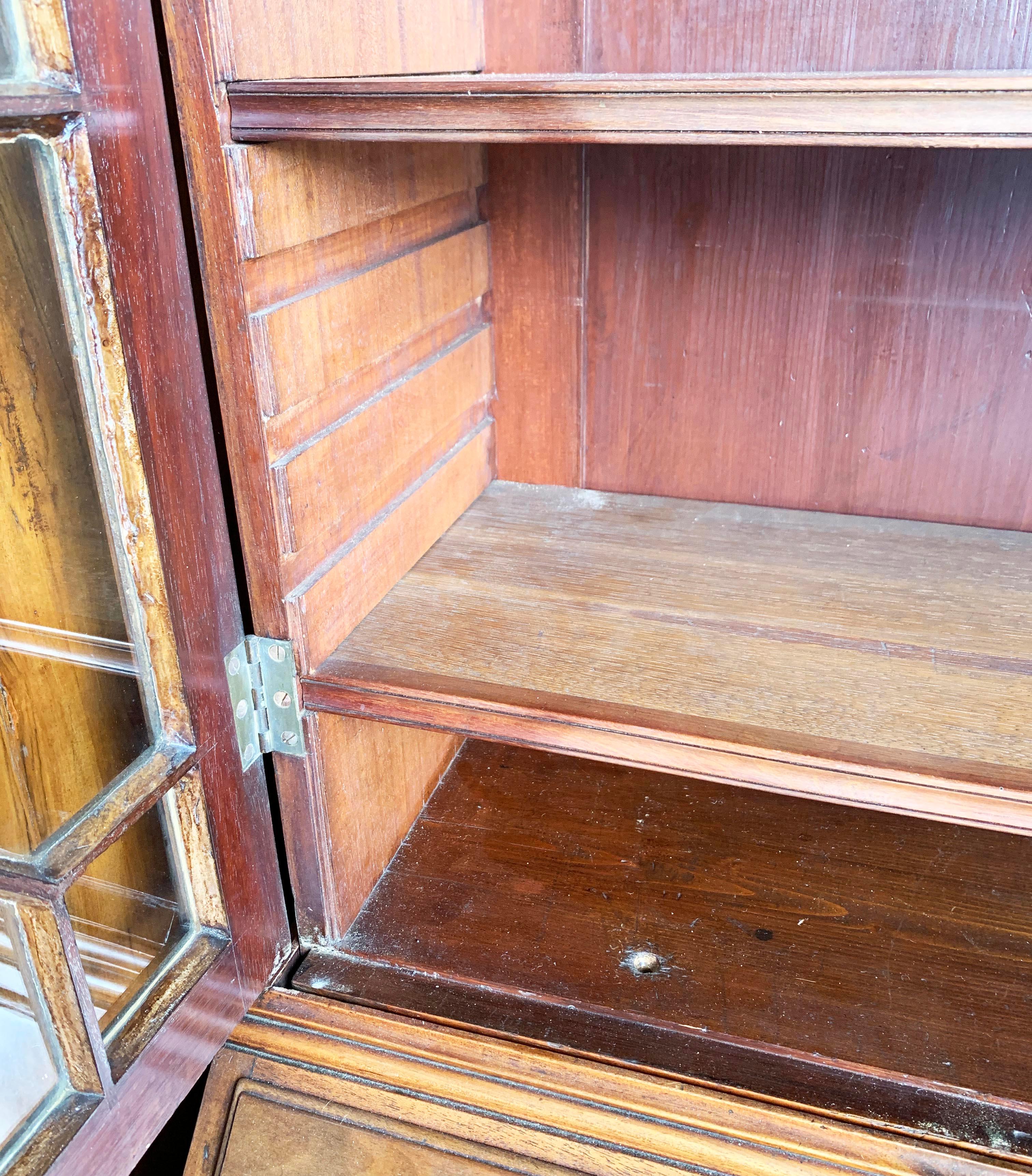 Georgian 18th Century Mahogany Bureau Bookcase Cabinet In Good Condition For Sale In Bedfordshire, GB