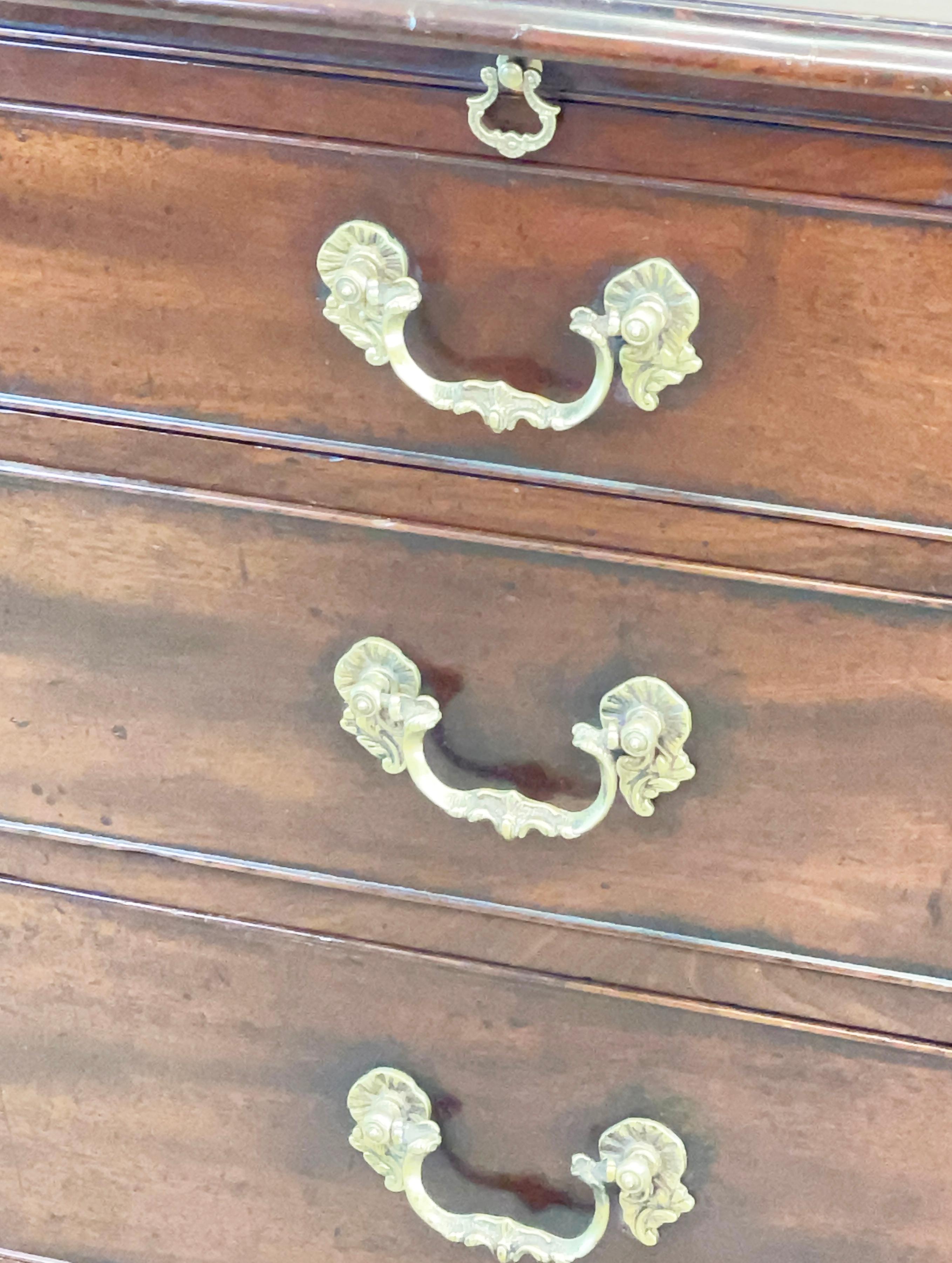 Georgian 18th Century Mahogany Chest of Drawers For Sale 1