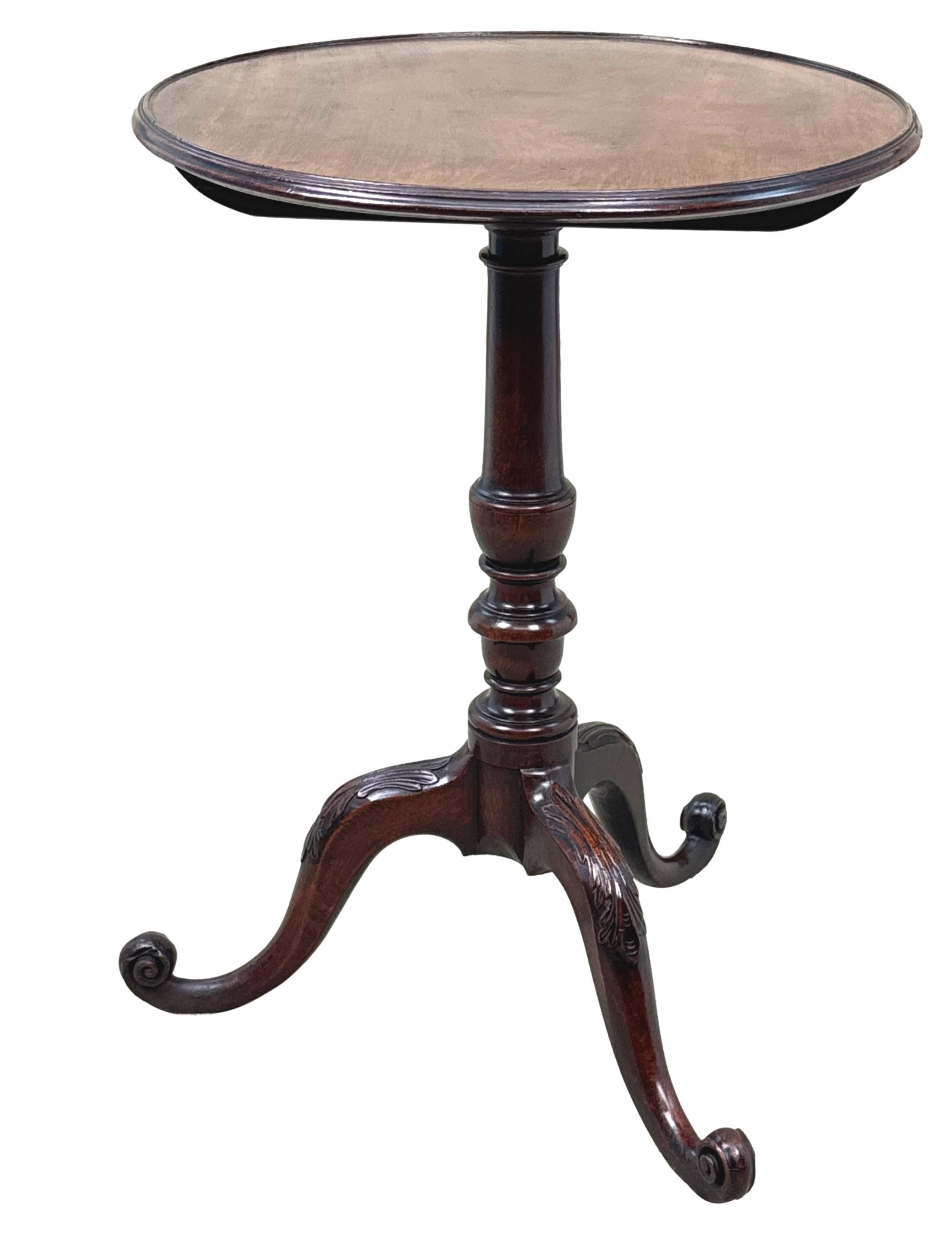 Acajou Table à vin géorgienne en acajou du XVIIIe siècle à plateau en vente