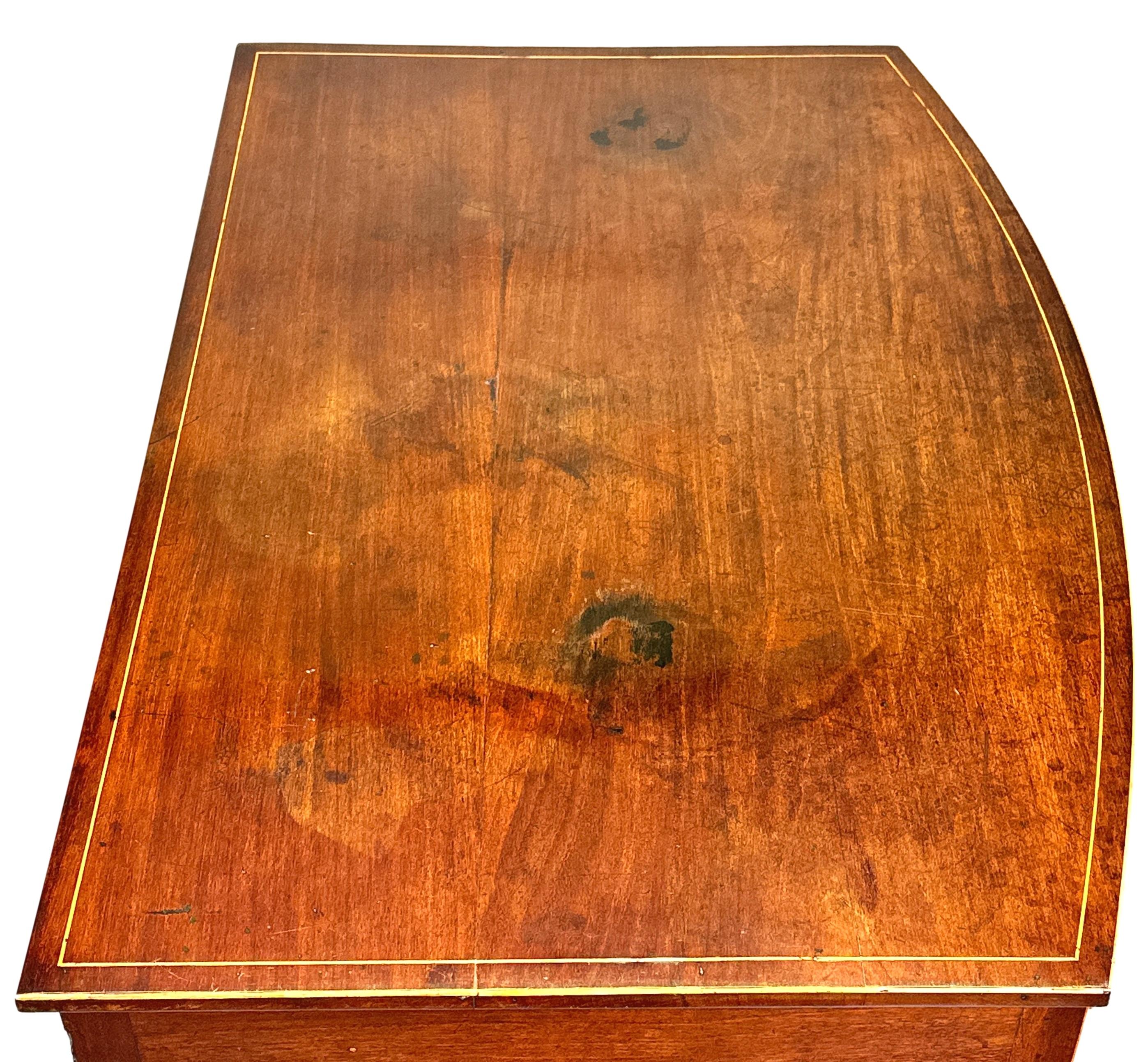 English Georgian 18th Century Mahogany Dressing Table For Sale