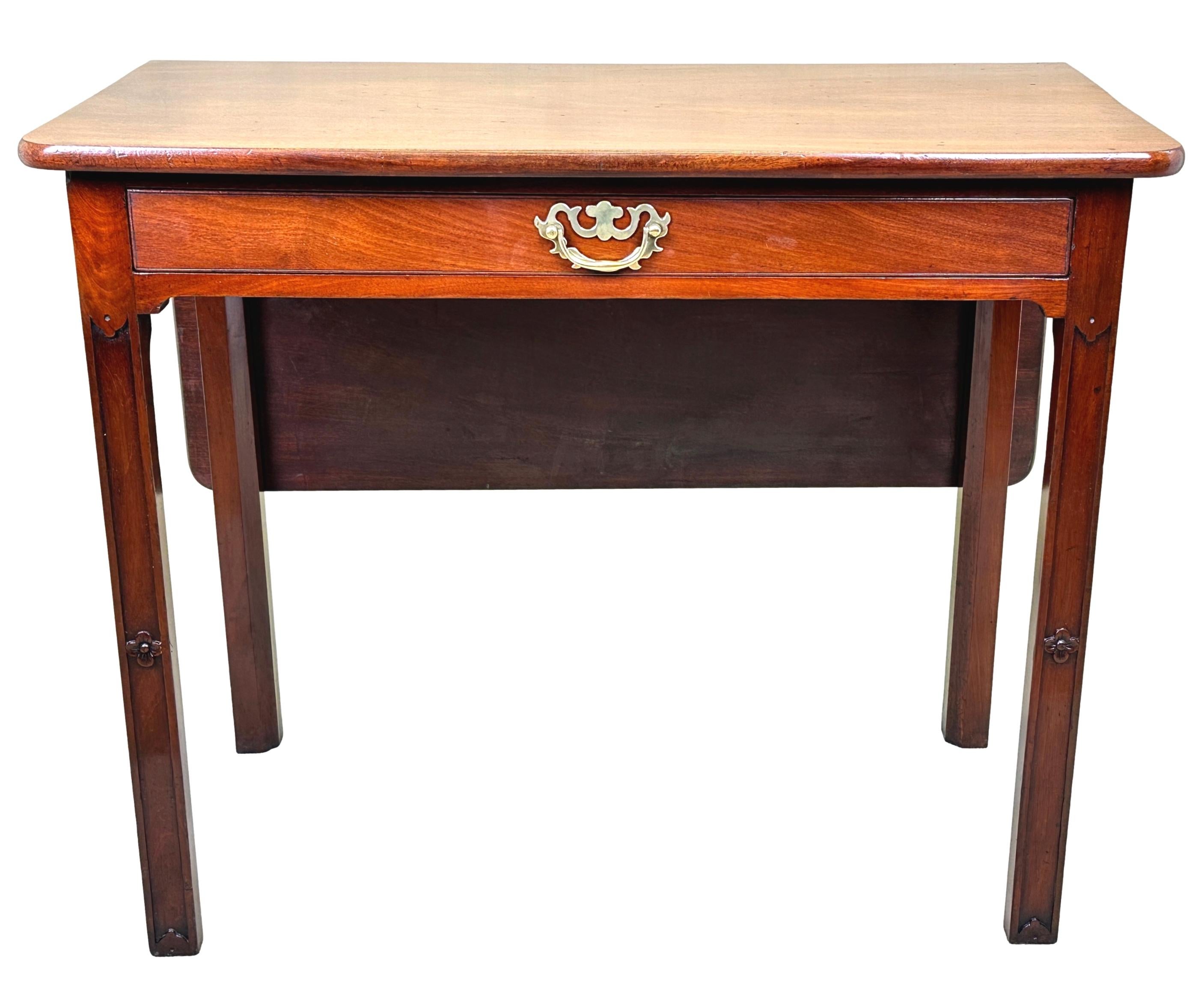 Georgian 18th Century Mahogany Drop Flap Side Table For Sale 8