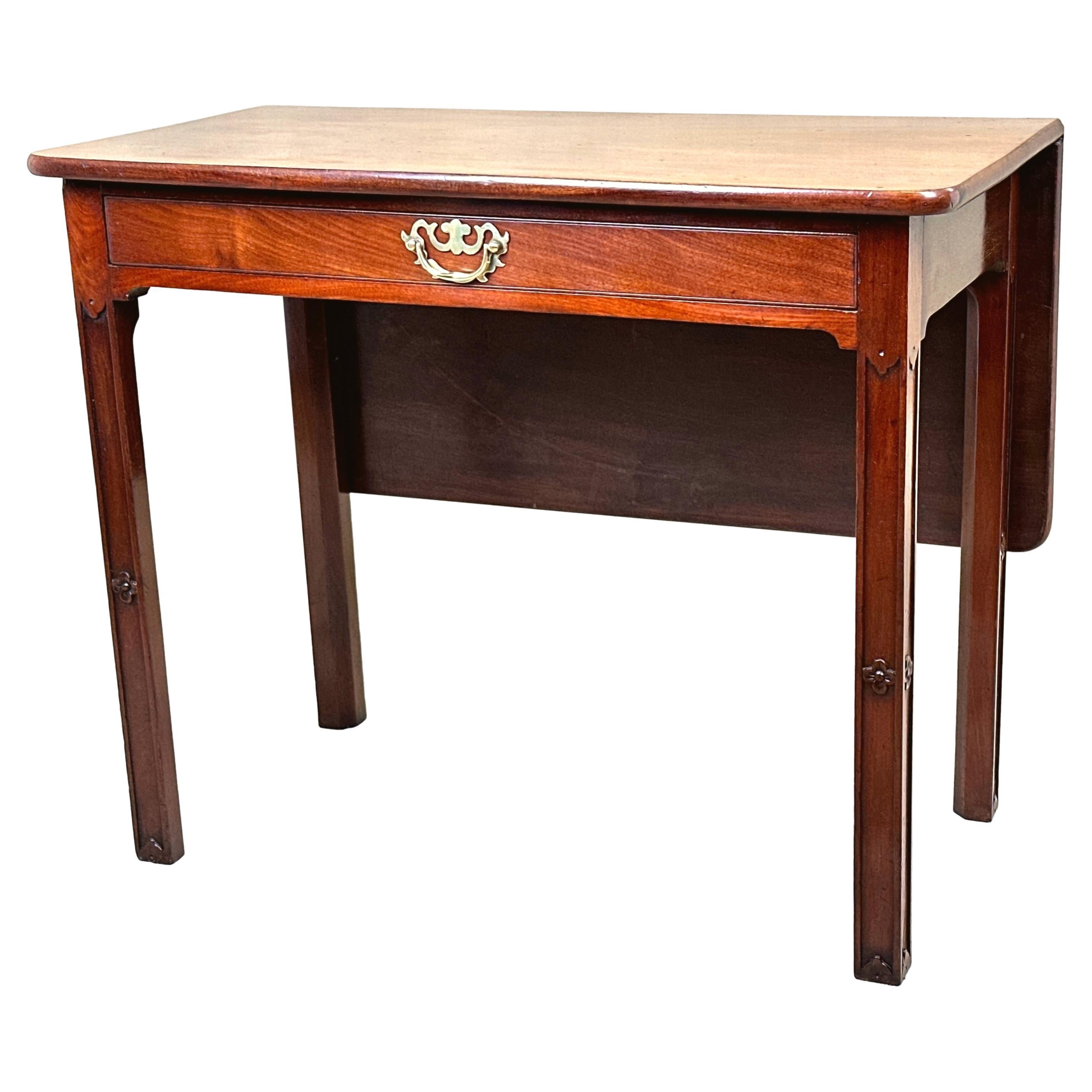 Georgian 18th Century Mahogany Drop Flap Side Table For Sale