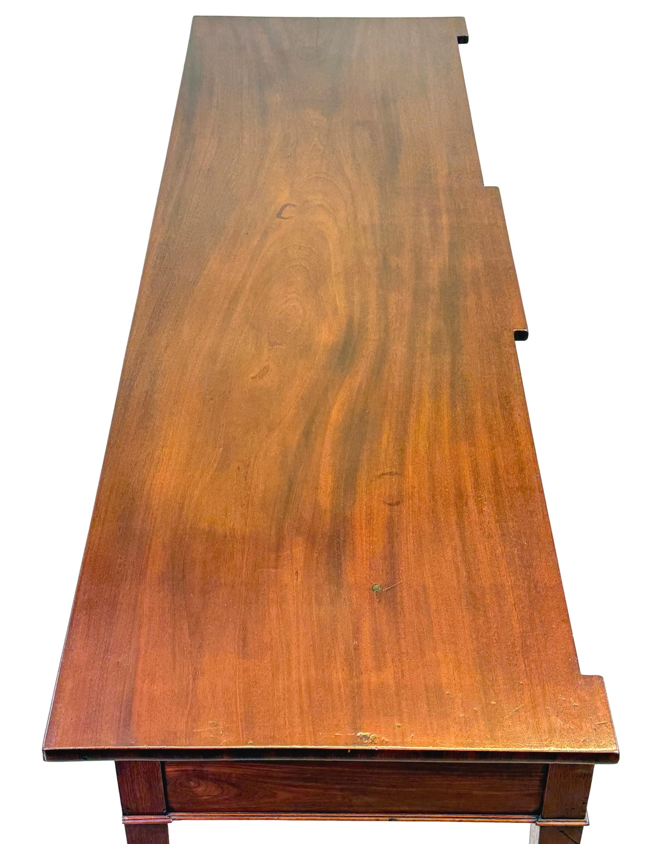 George III Table de service géorgienne en acajou du 18e siècle en vente