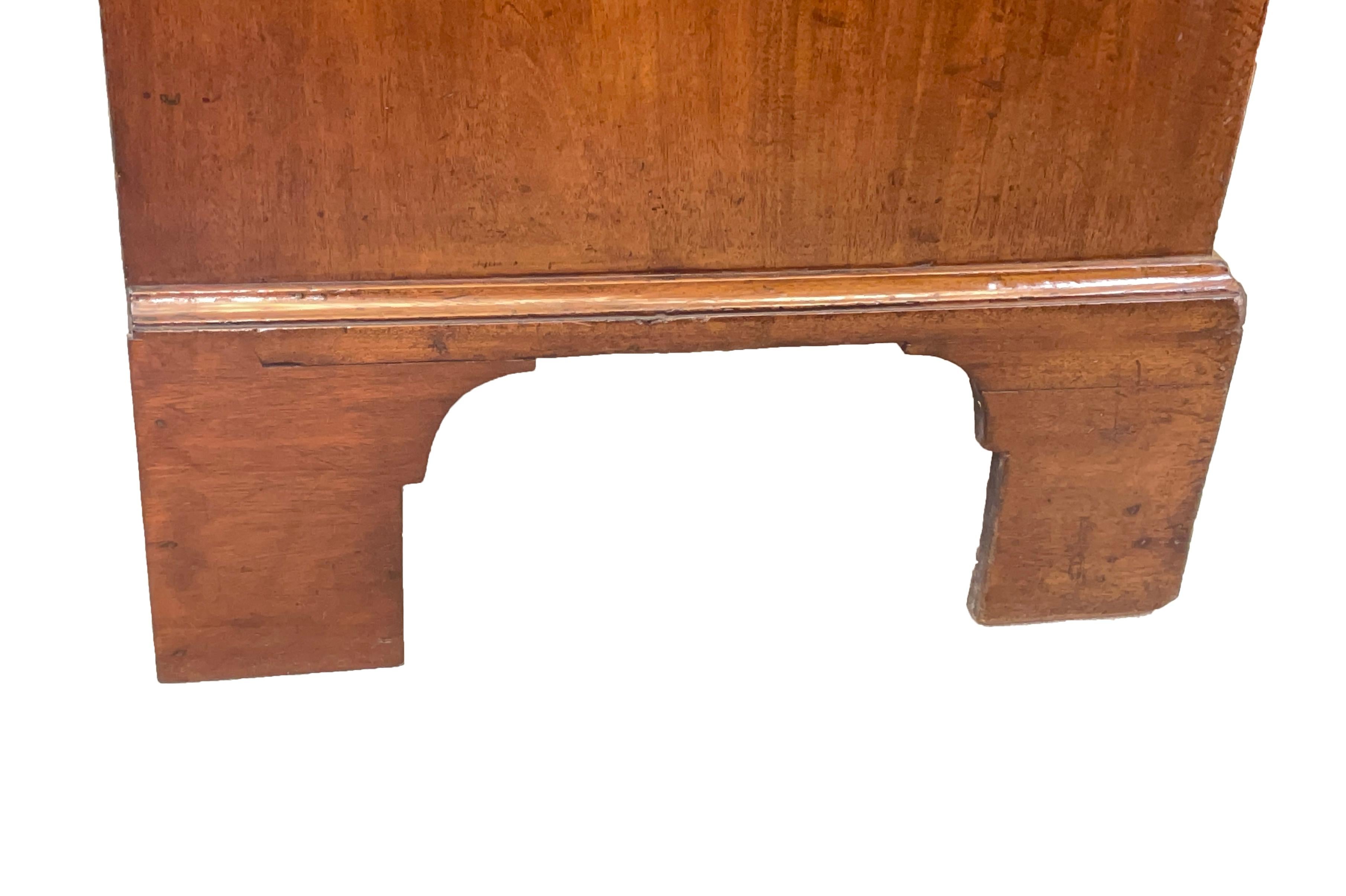 Commode haute ou coffre sur coffre en acajou géorgien du XVIIIe siècle Bon état - En vente à Bedfordshire, GB