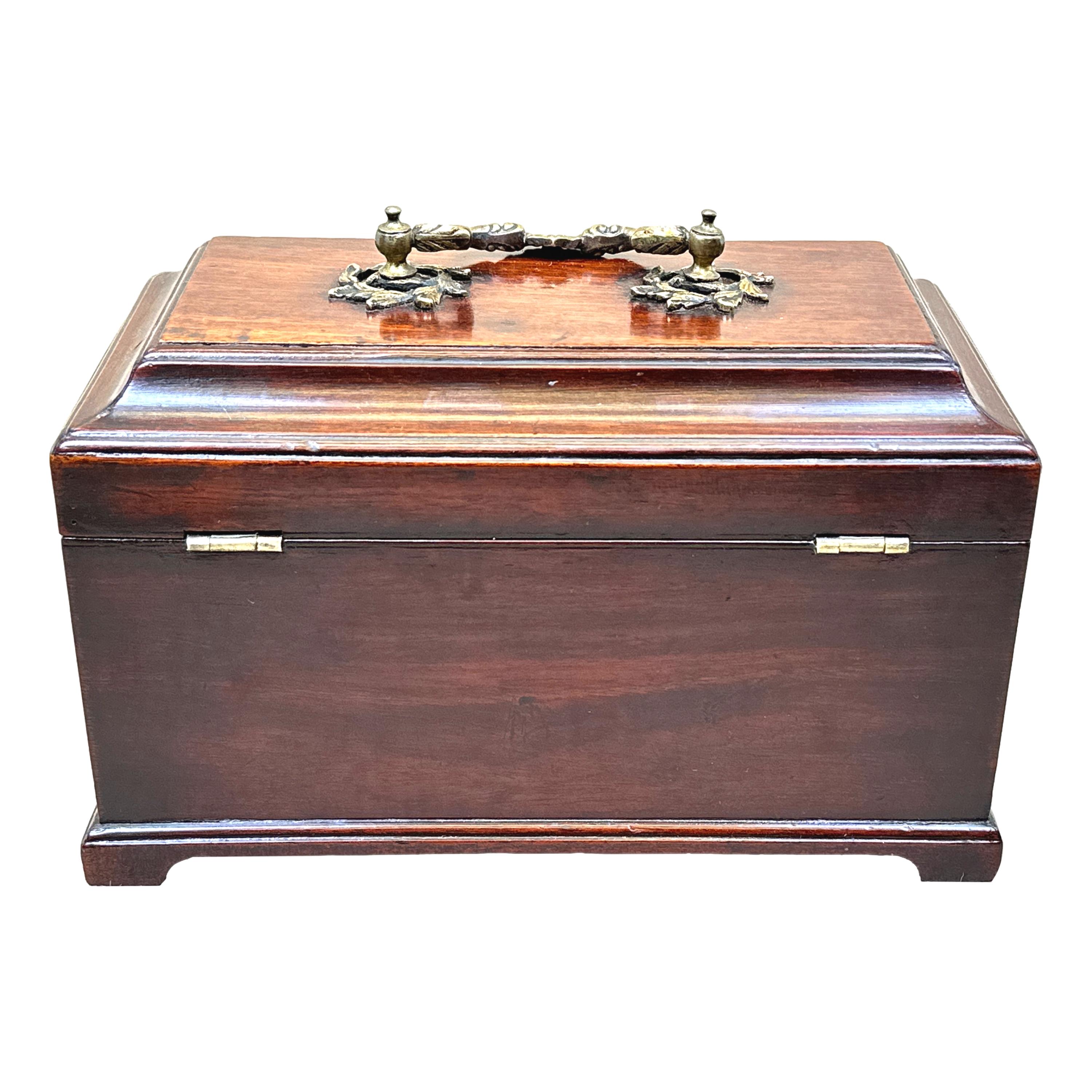 Georgian 18th Century Mahogany Tea Caddy In Good Condition For Sale In Bedfordshire, GB