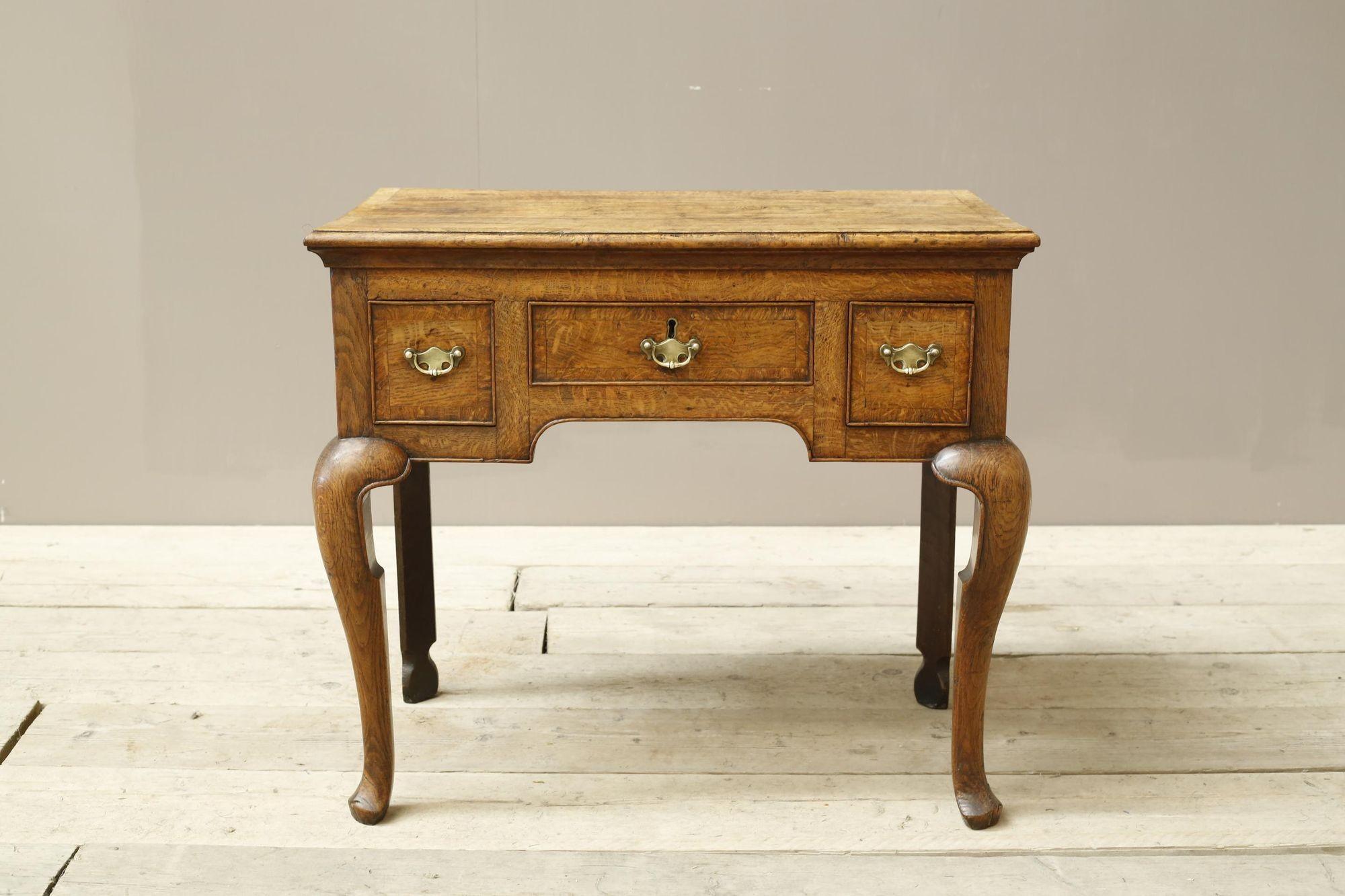 Georgian 18th century Oak lowboy with 3 drawers For Sale 5