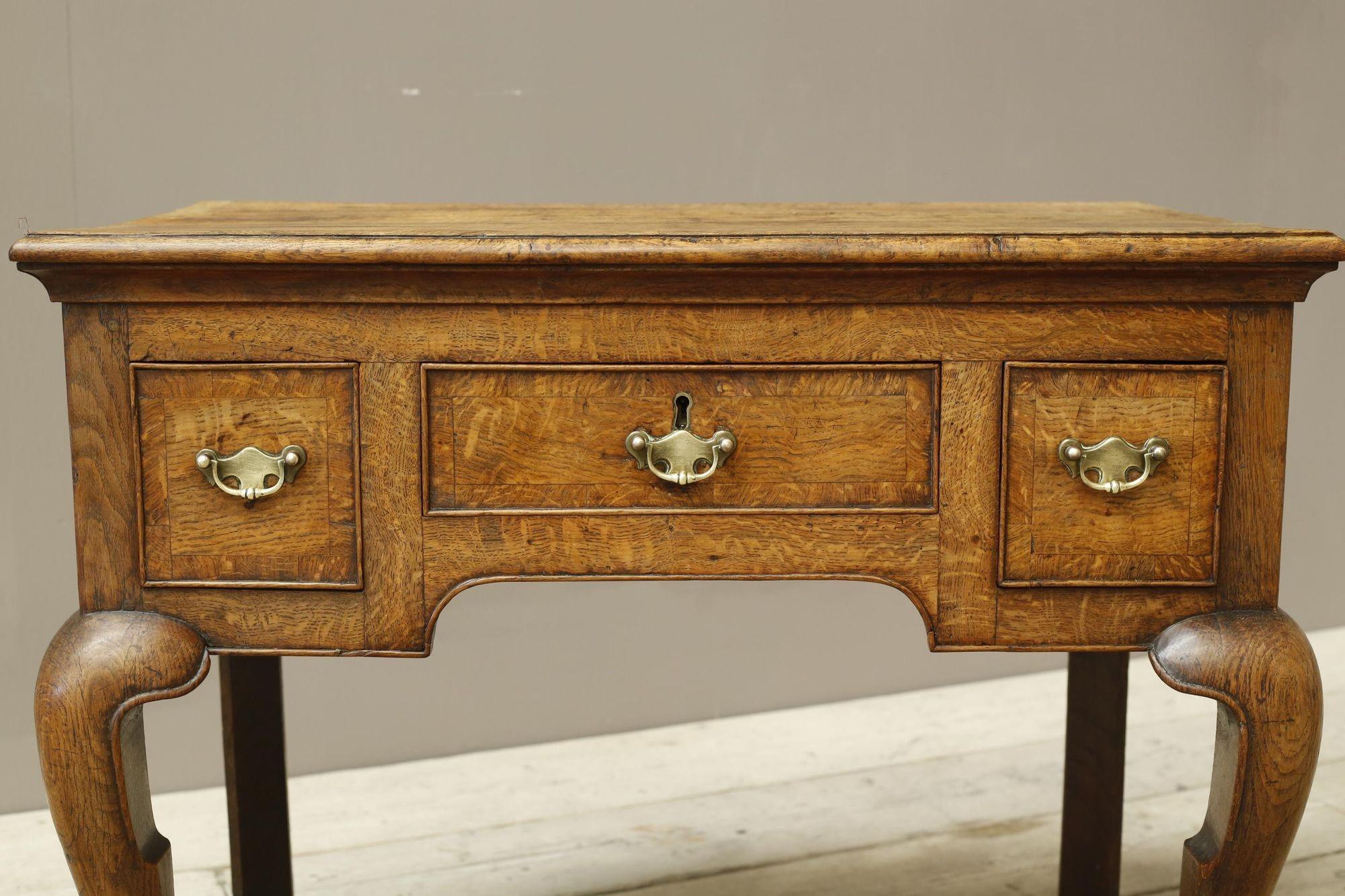 Georgian 18th century Oak lowboy with 3 drawers For Sale 1