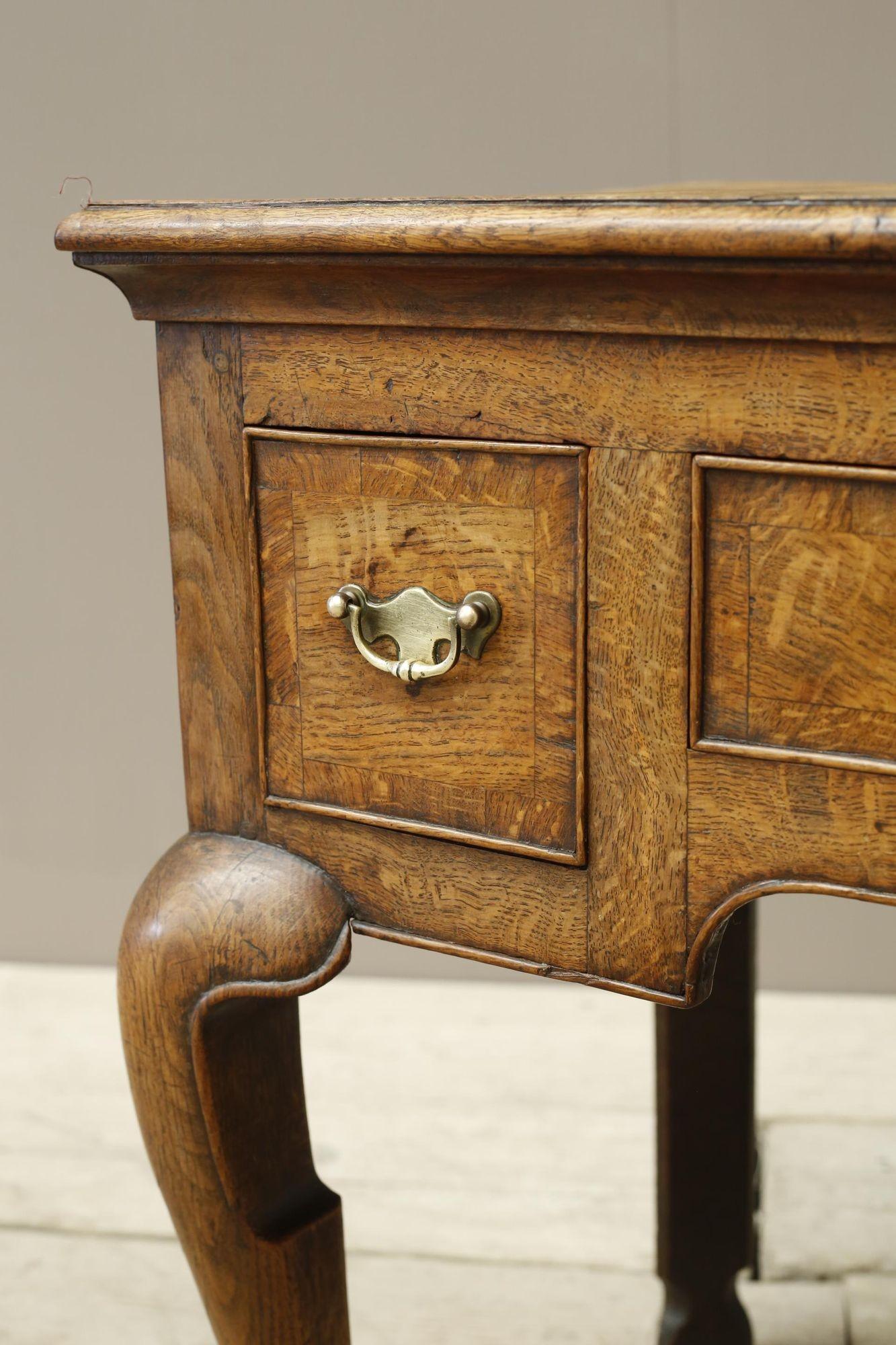 Georgian 18th century Oak lowboy with 3 drawers For Sale 2