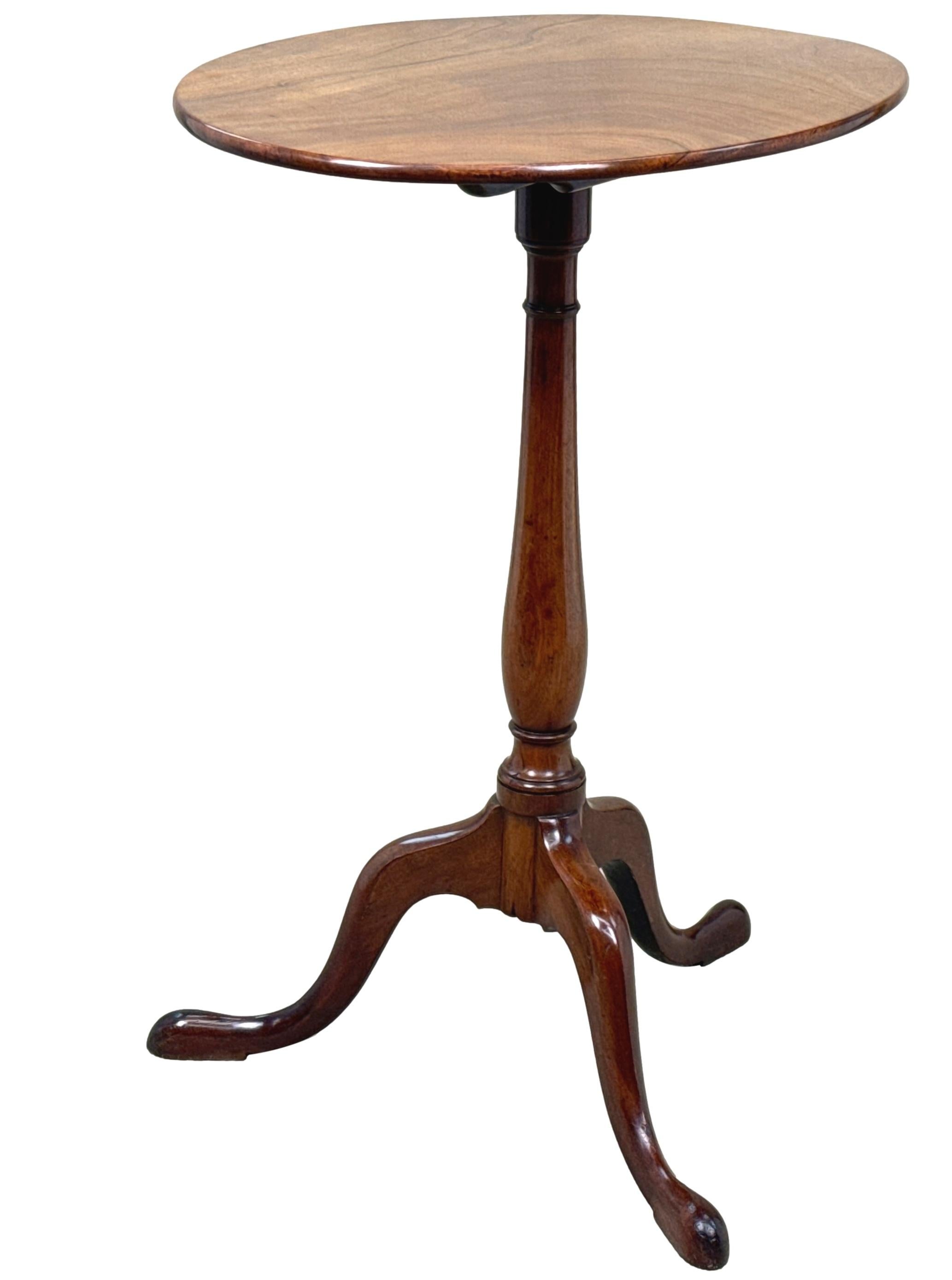 English Georgian 18th Century Oval Mahogany Wine Table For Sale