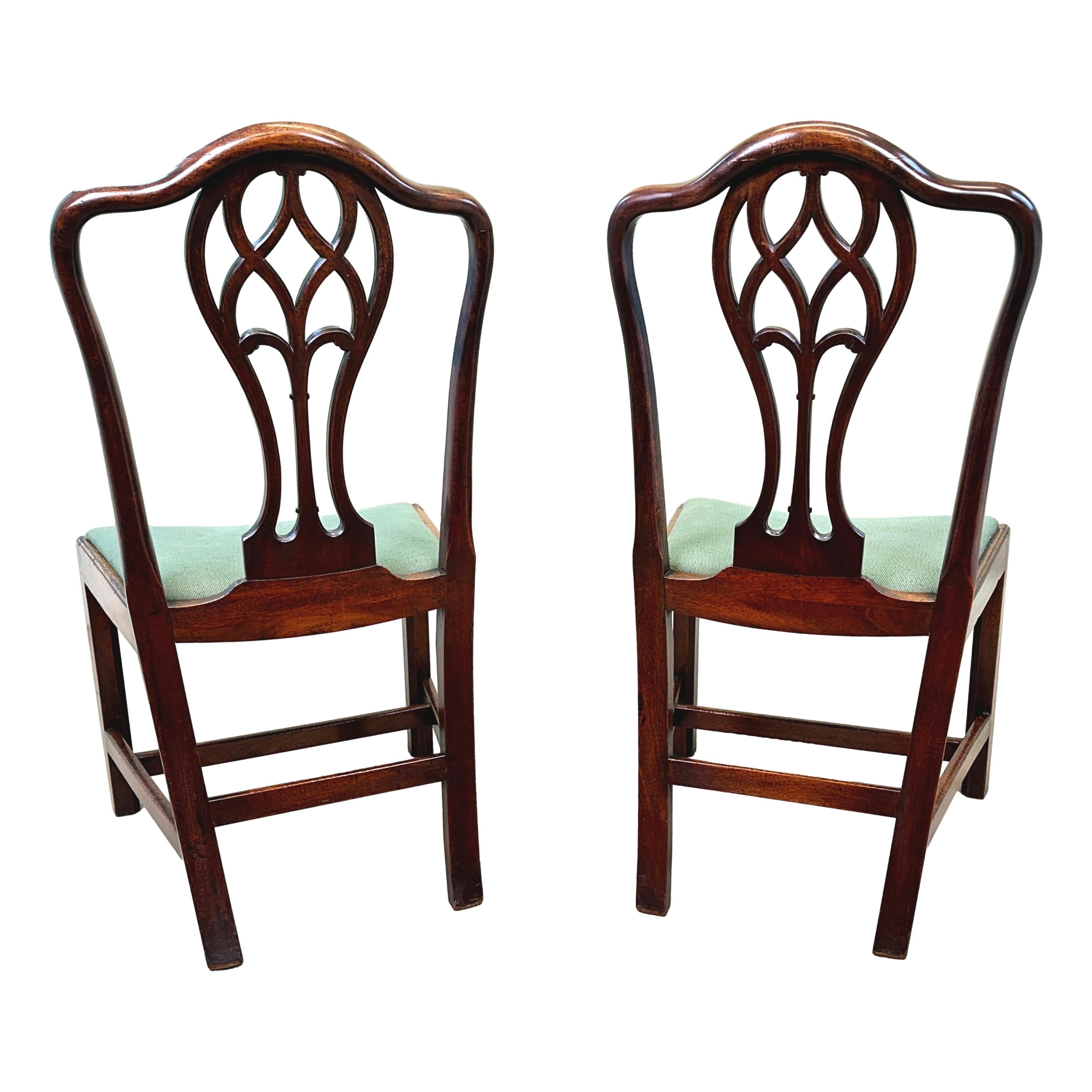Paire de chaises d'appoint géorgiennes du XVIIIe siècle en vente 5