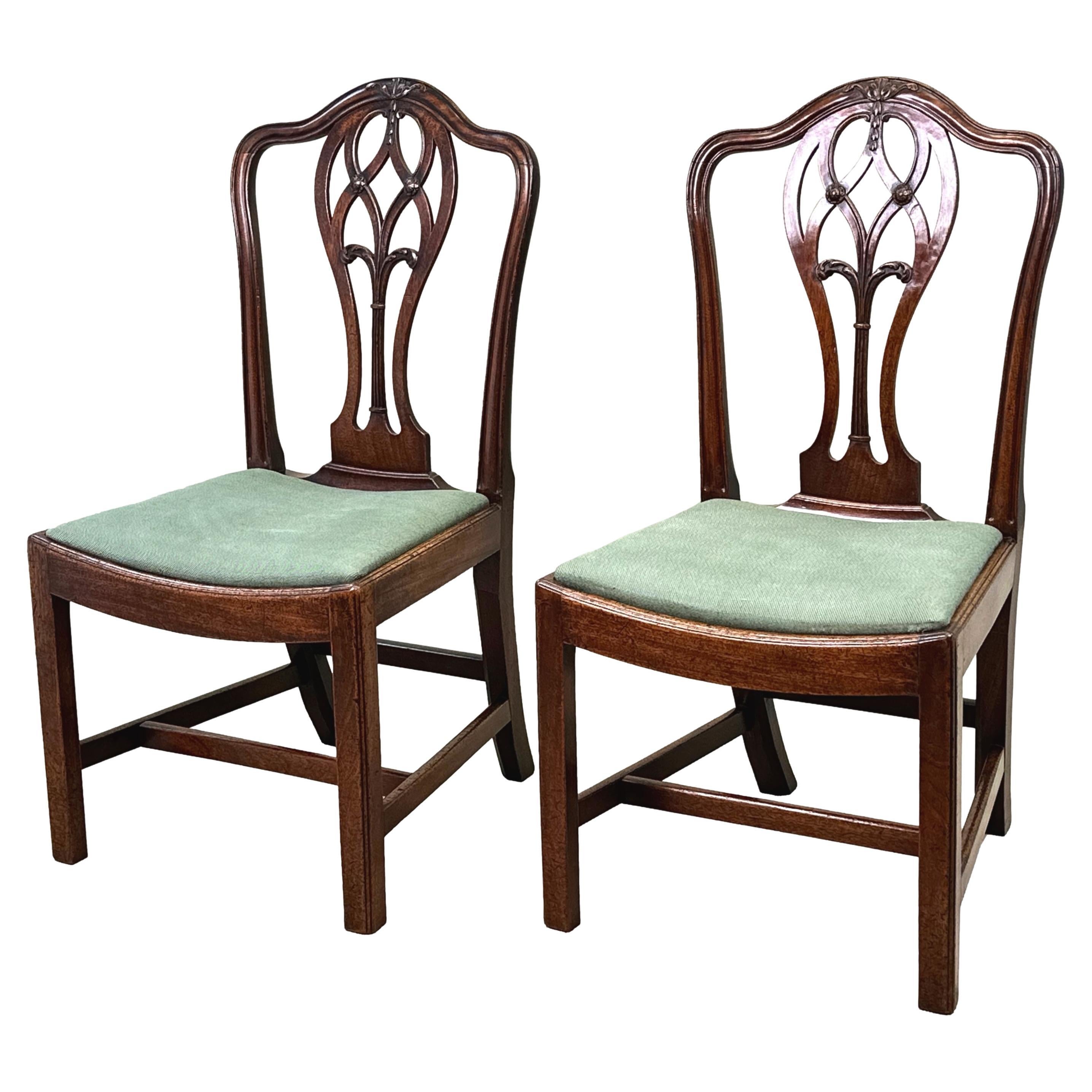 Paire de chaises d'appoint géorgiennes du XVIIIe siècle en vente