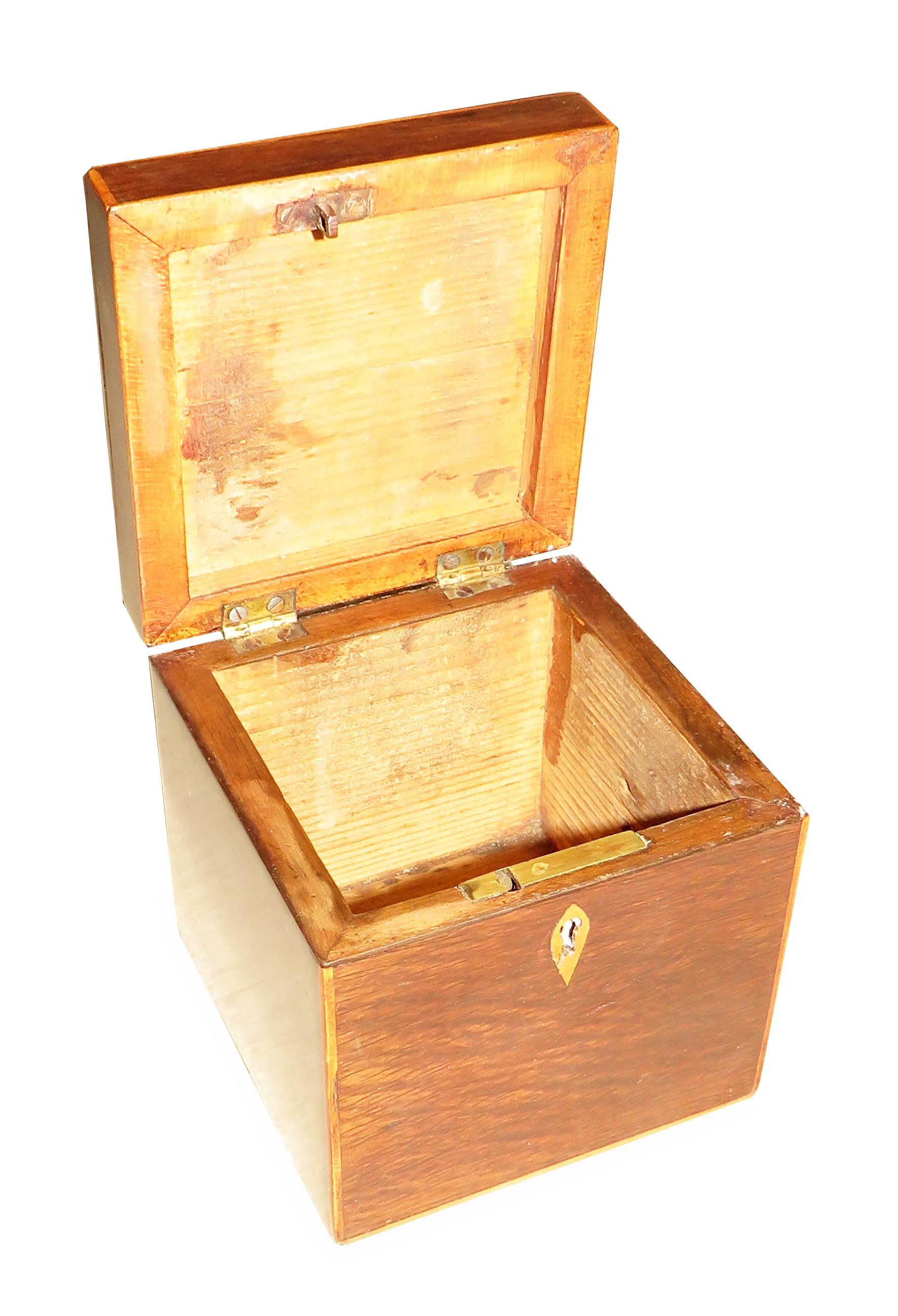 An attractive and well figured, late 18th century
Square rosewood tea caddy having boxwood
Stringing and key escutcheon with original brass
Hinges to lid and working lock and key

(Tea was a precious commodity in the 18th century and
tea
