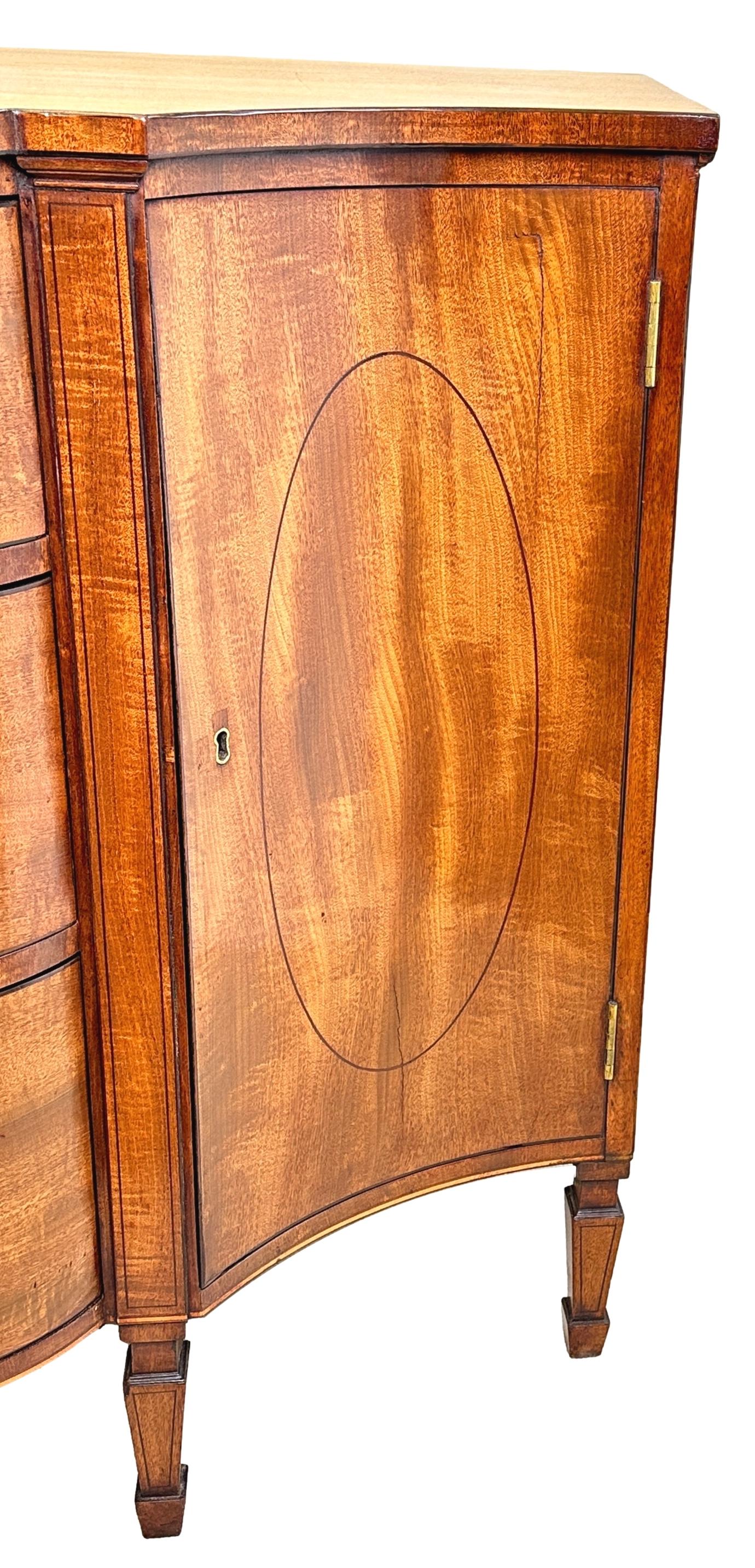 Georgian 18th Century Serpentine Side Cabinet Commode For Sale 4