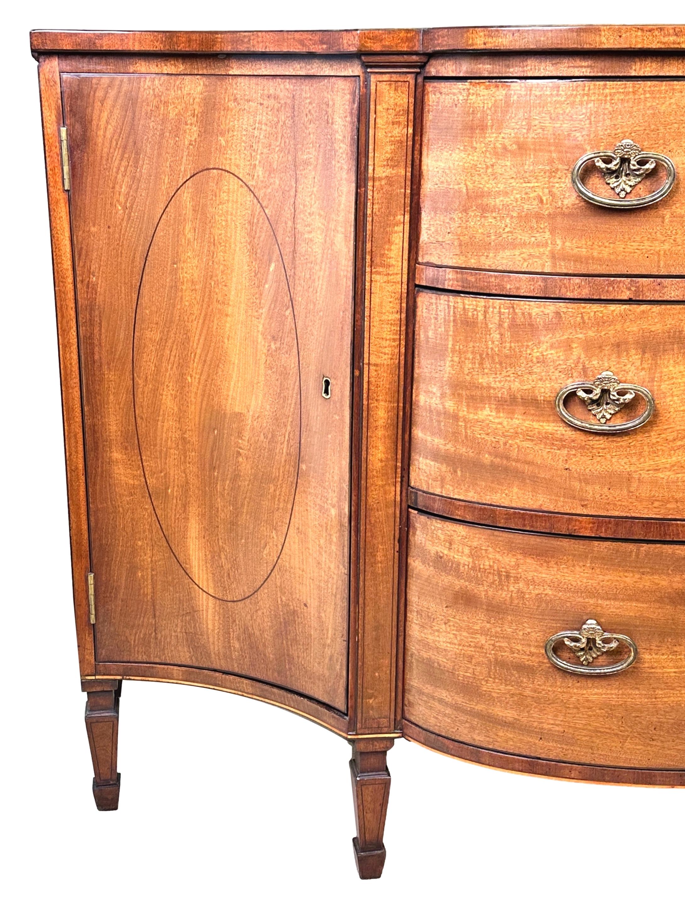 Georgian 18th Century Serpentine Side Cabinet Commode For Sale 1