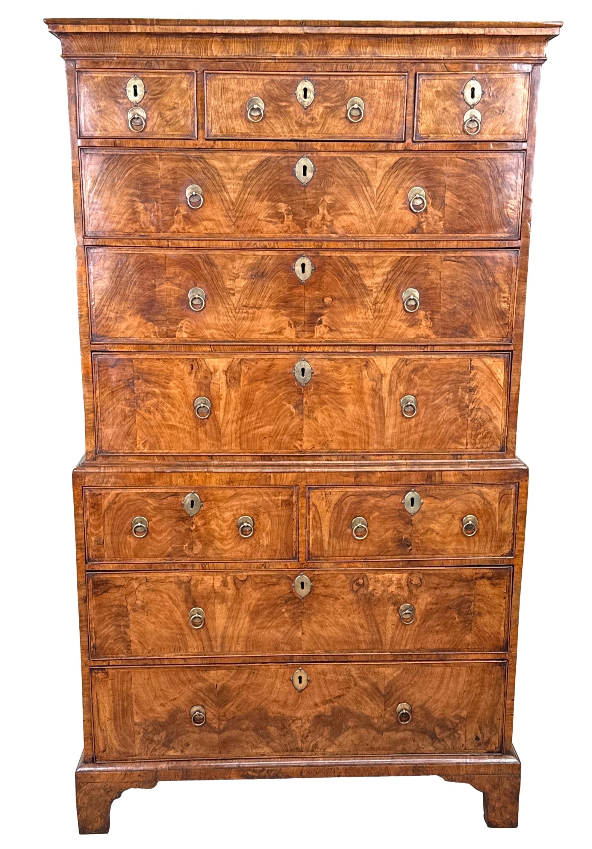Georgian 18. Jahrhundert Nussbaum Tallboy Chest On Chest im Angebot 4