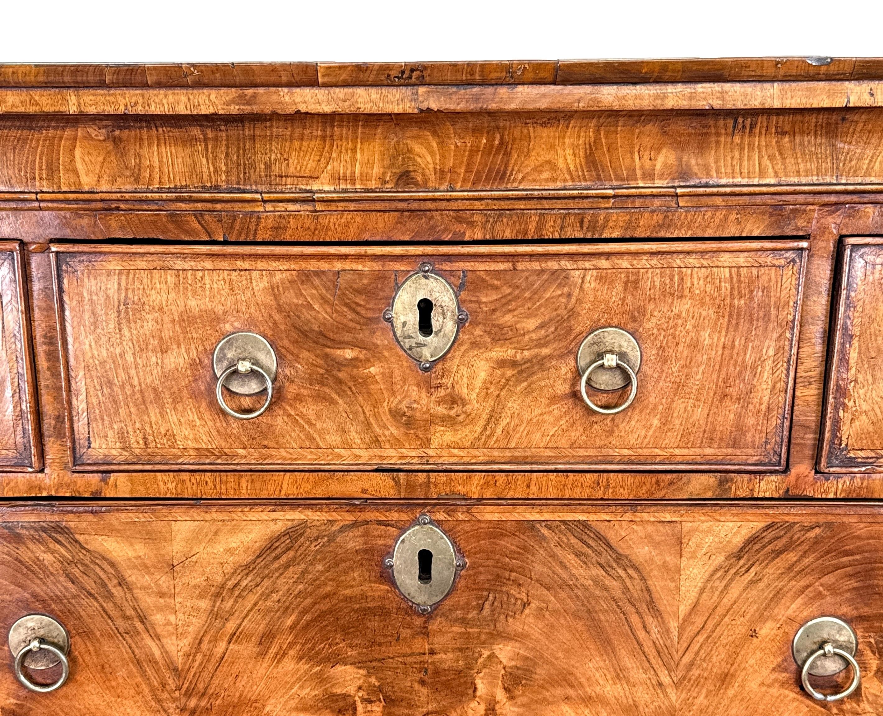 Georgian 18. Jahrhundert Nussbaum Tallboy Chest On Chest (George I.) im Angebot