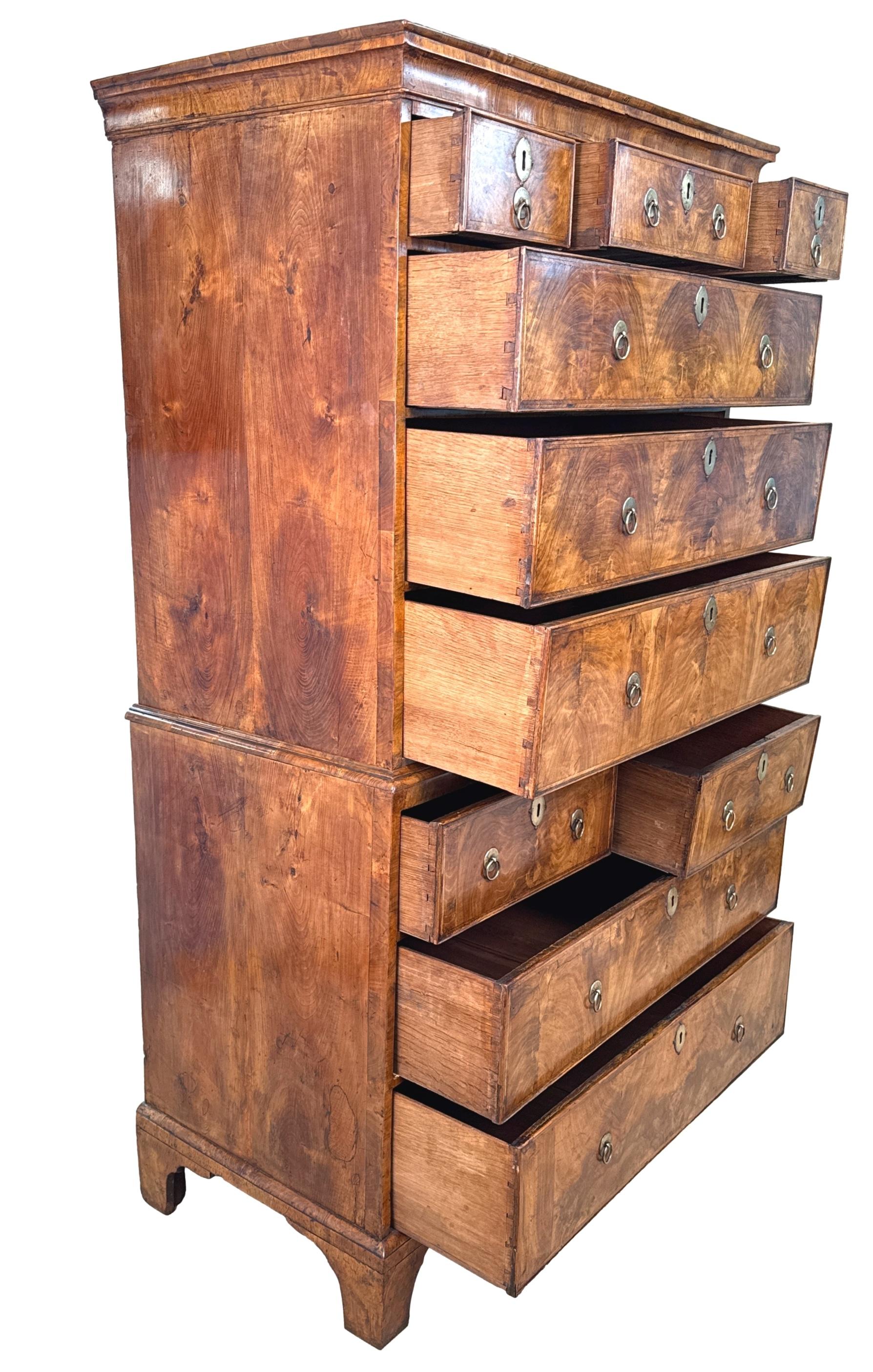 Georgian 18. Jahrhundert Nussbaum Tallboy Chest On Chest (Englisch) im Angebot