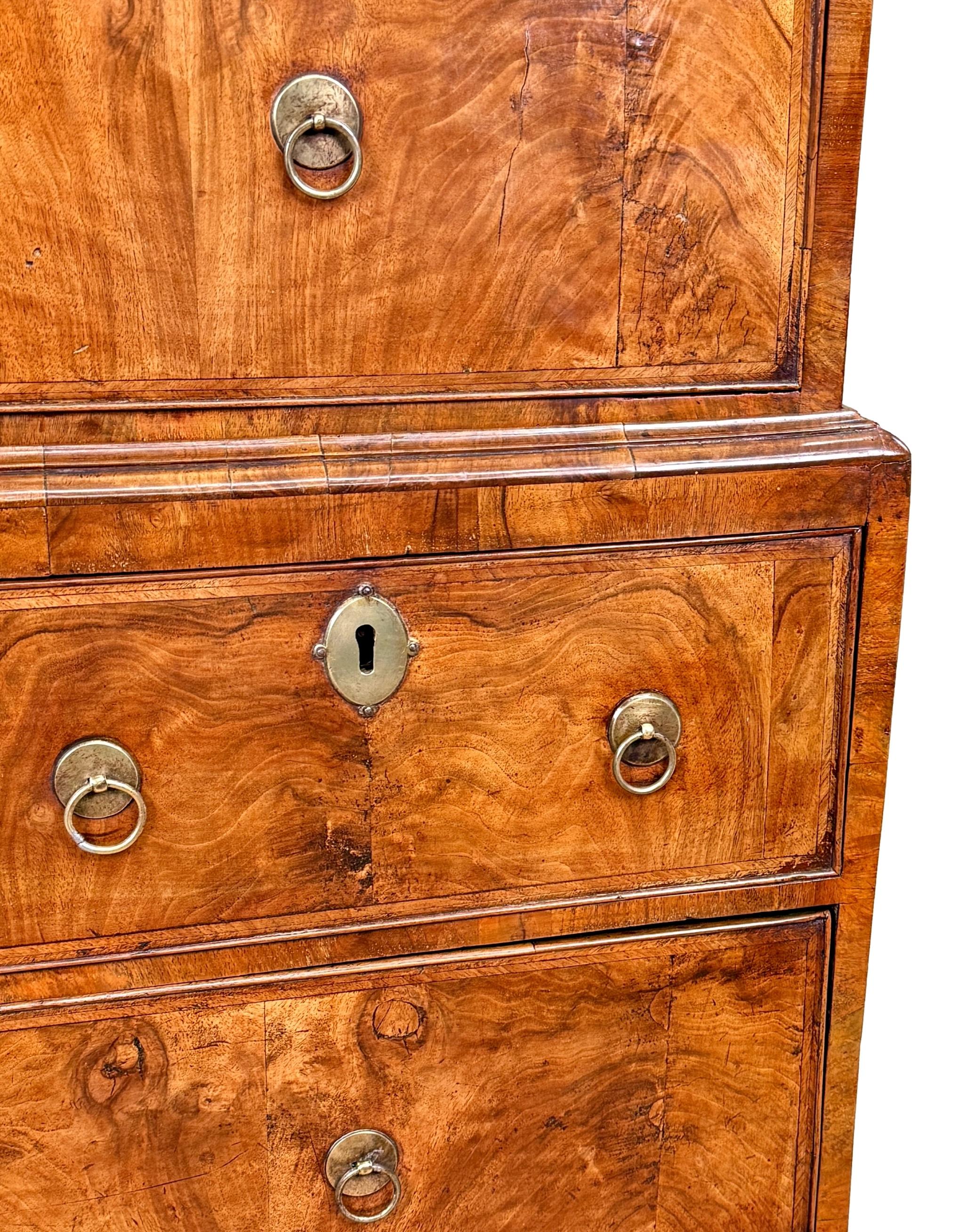 Georgian 18. Jahrhundert Nussbaum Tallboy Chest On Chest im Zustand „Gut“ im Angebot in Bedfordshire, GB