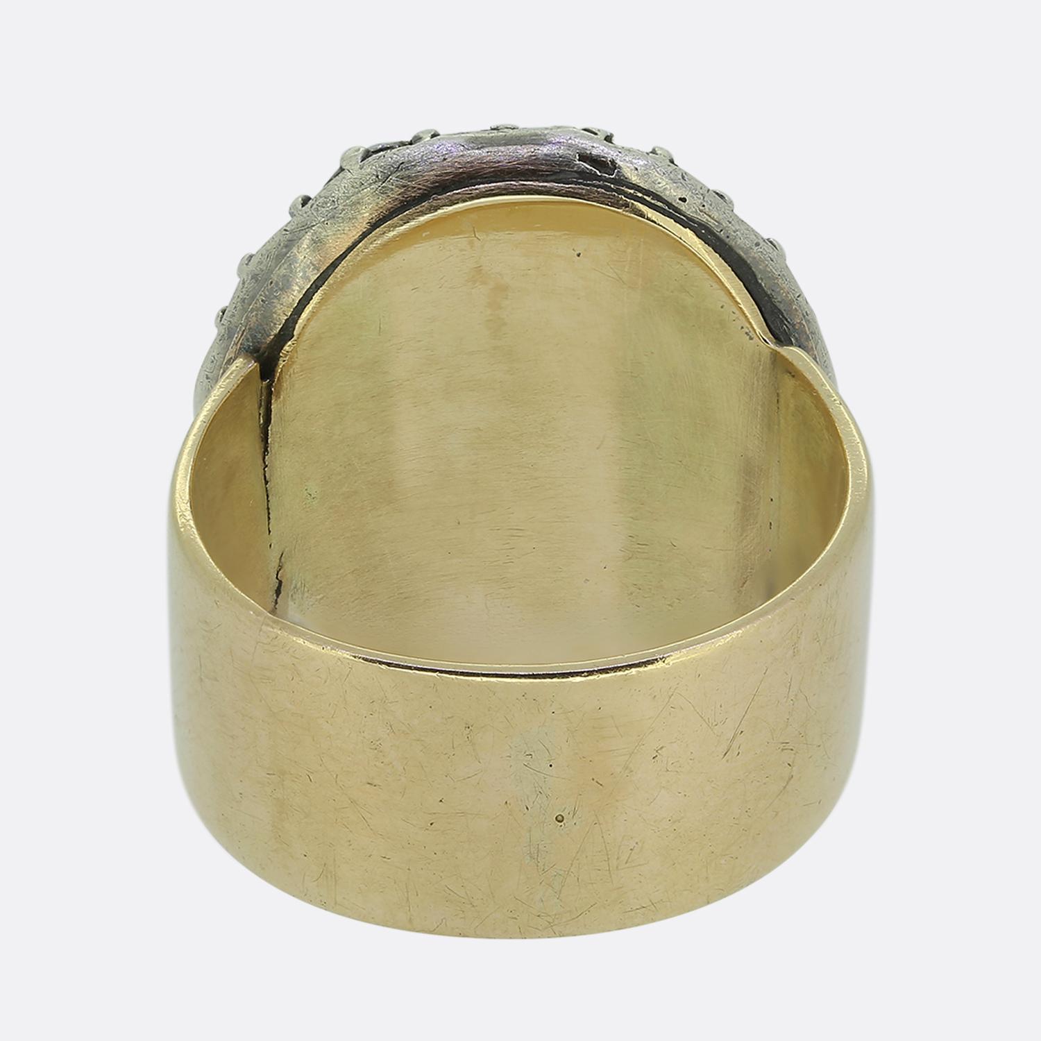 Georgischer 2,00 Karat Saphir und Diamant Cluster Ring (Rundschliff) im Angebot