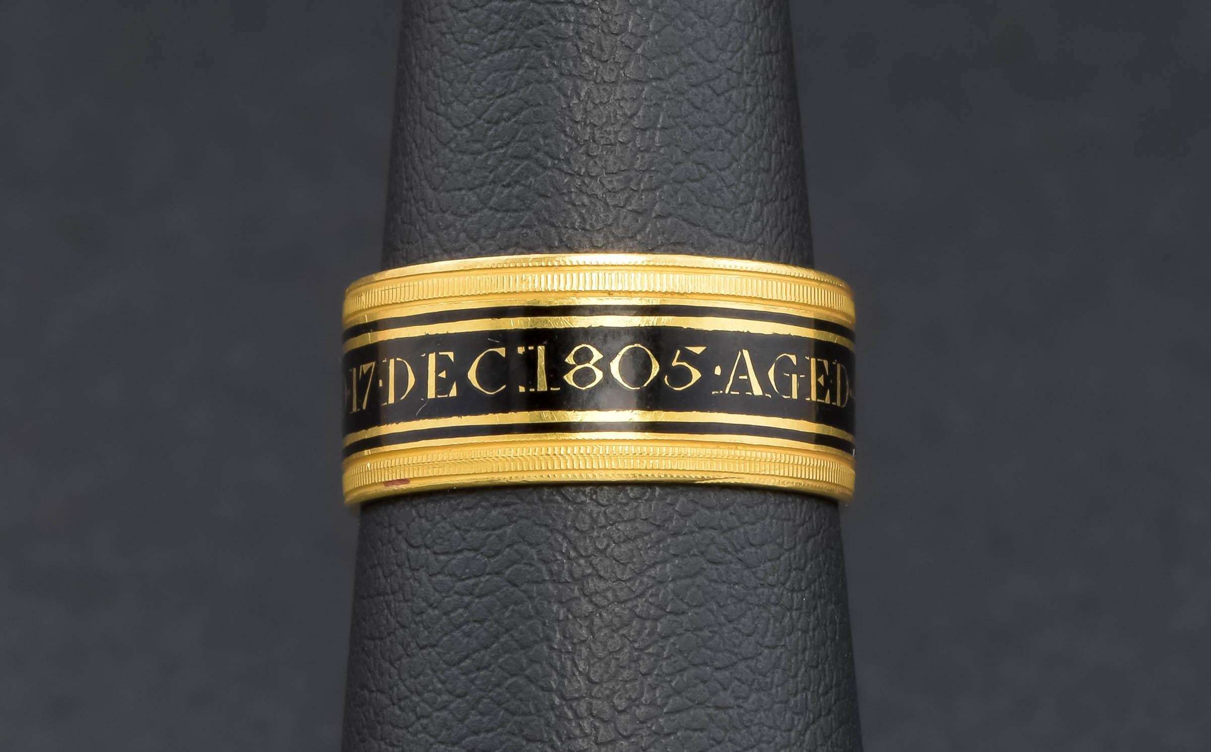 Georgianischer 22 Karat Emaille-Georgianischer Memorial-Ring für Lord St. John, 1805, bedeutender Hersteller im Zustand „Gut“ im Angebot in Danvers, MA