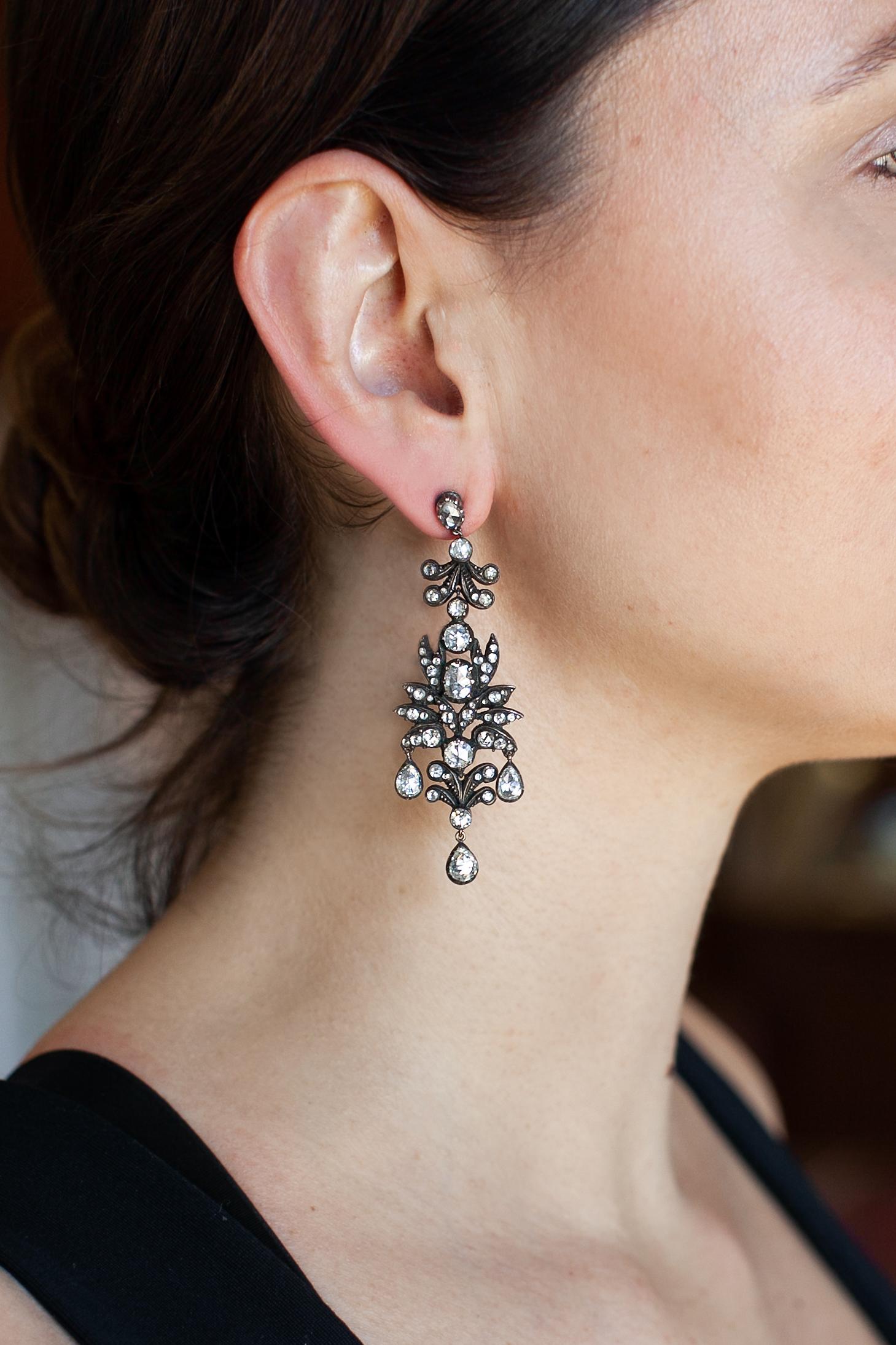 Taille rose Boucles d'oreilles girandoles géorgiennes en diamants taille rose de 5,50 carats au total en vente