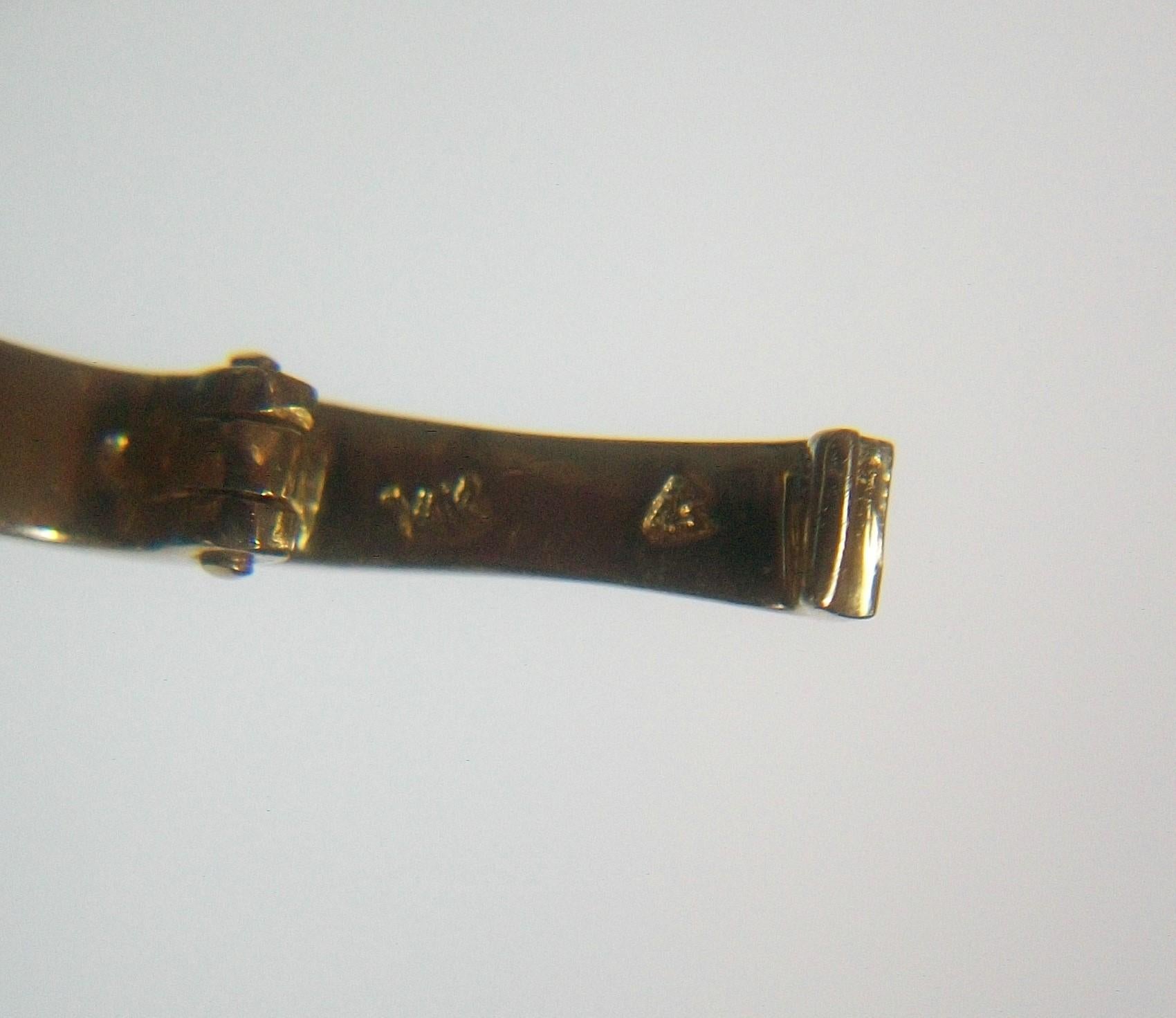 Georgian 56 Carat Carved Citrine Fob Pendant - Gold Repoussé Frame - Circa 1830 For Sale 2