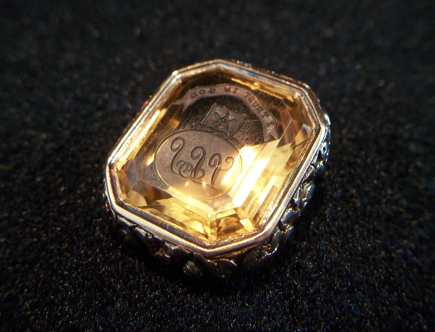 Georgischer Anhänger mit 56 Karat geschnitztem Citrin - Gold Repoussé Rahmen - CIRCA 1830 4