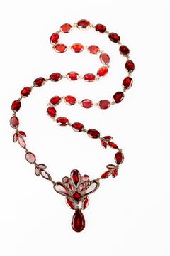 Collana georgiana con maglie floreali in oro a 9 carati e granati, 1820 circa, oro a 9 carati