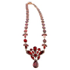 Collana georgiana con maglie floreali in oro a 9 carati e granati, 1820 circa, oro a 9 carati