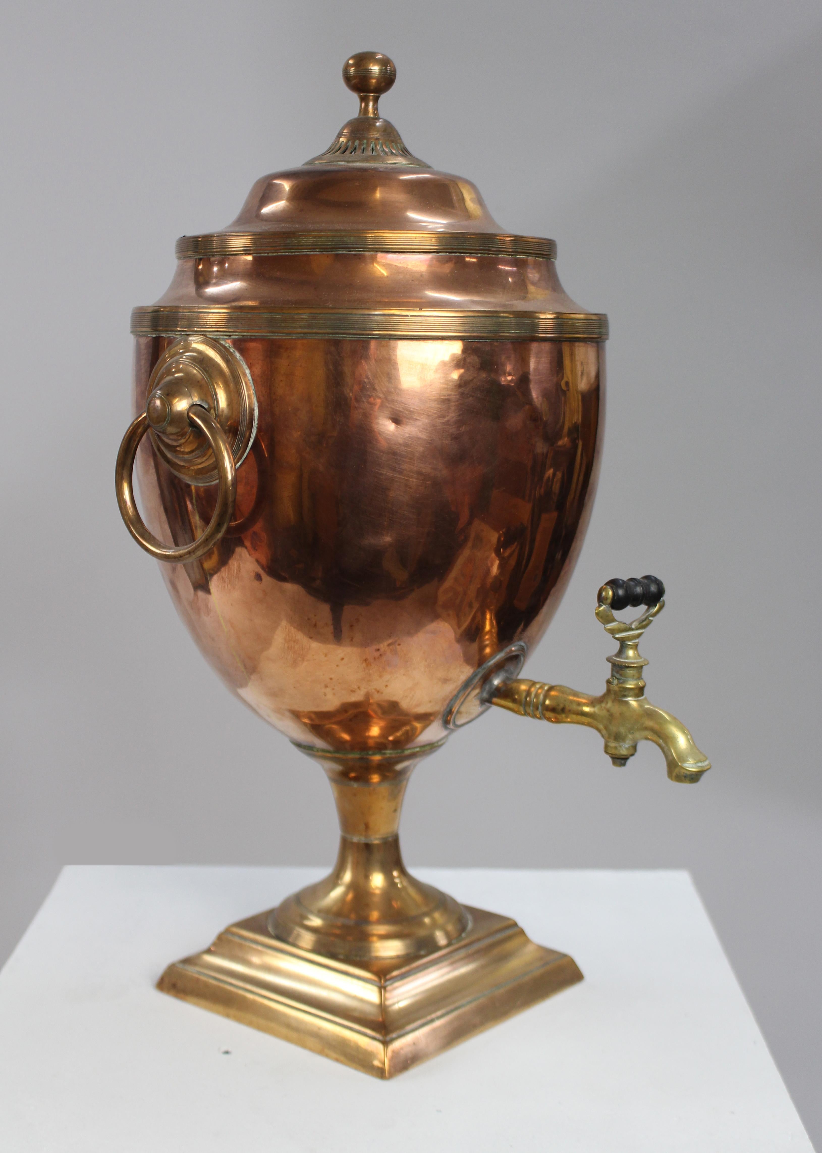 Style Adam Georgian Adam Style Copper & Brass Samovar en vente