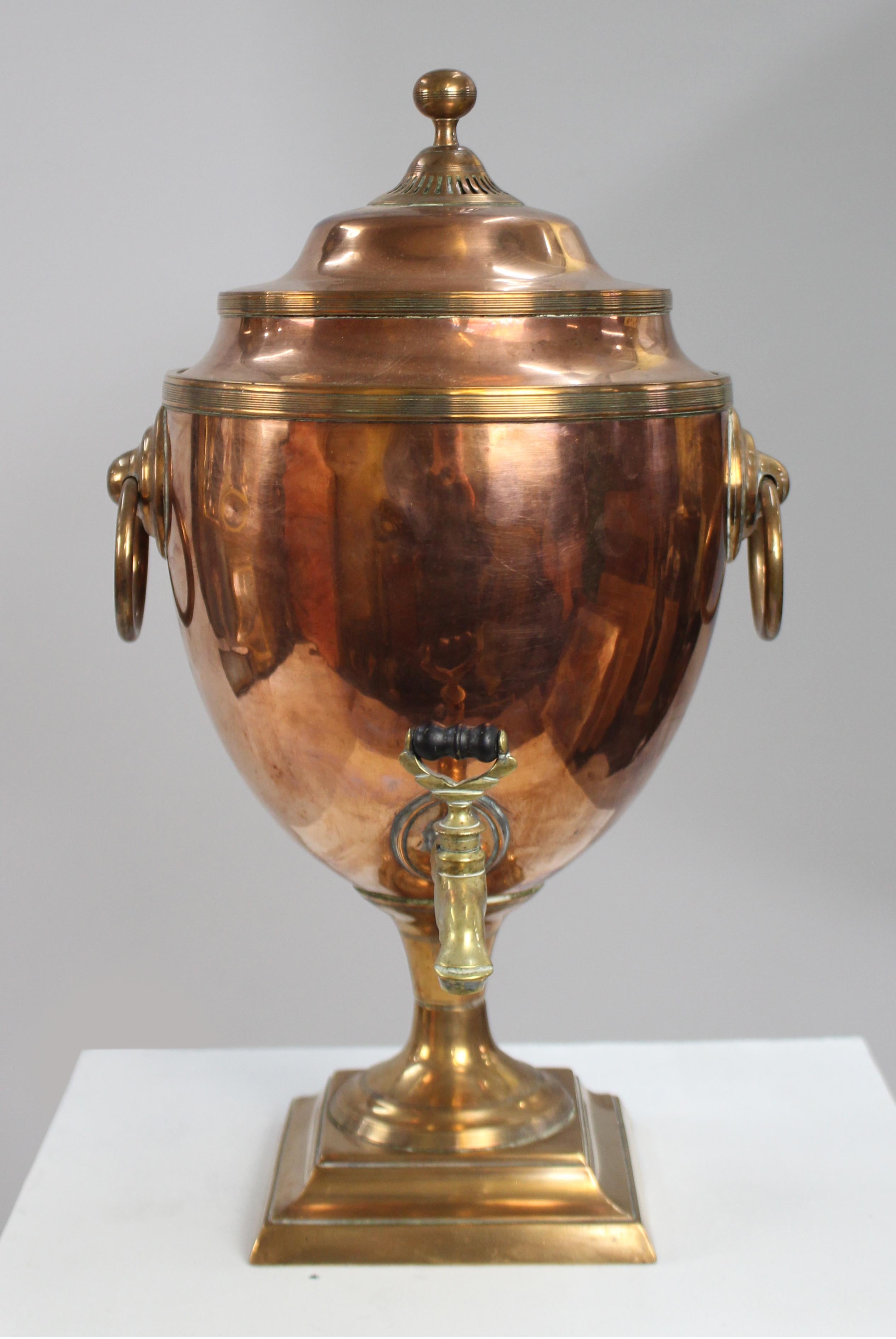 Britannique Georgian Adam Style Copper & Brass Samovar en vente