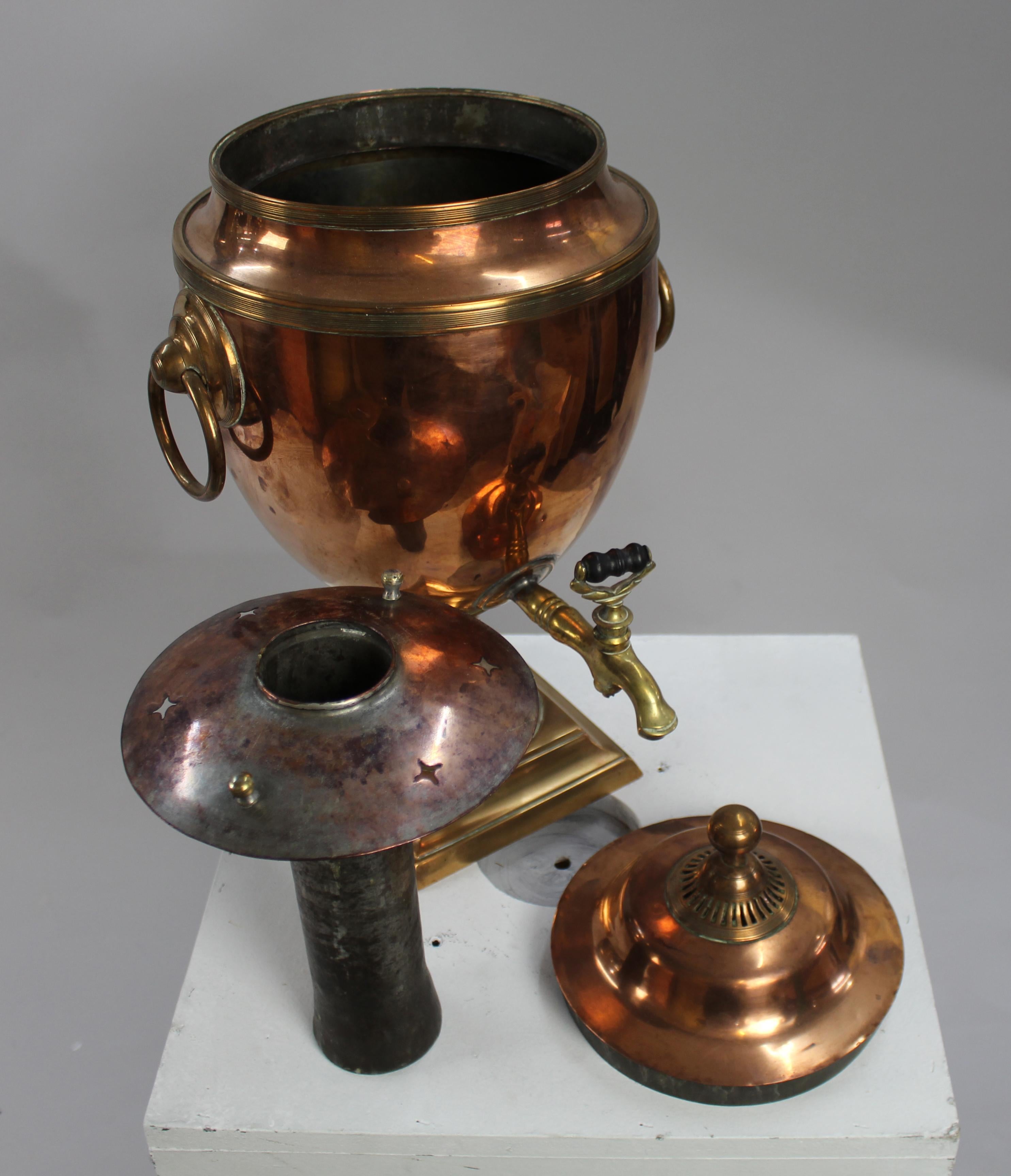 Cuivre Georgian Adam Style Copper & Brass Samovar en vente