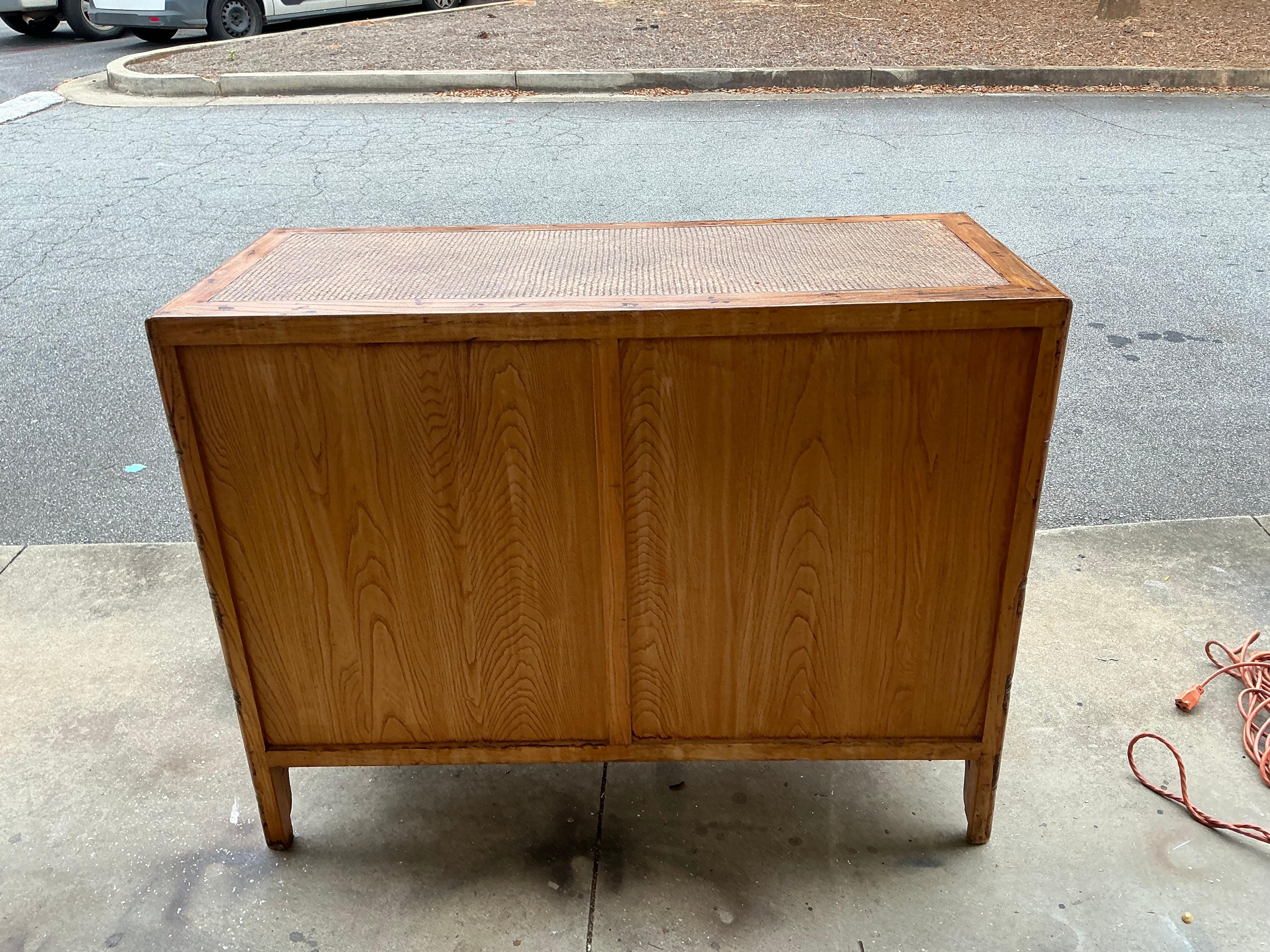 Ottone Cassapanca / Commode in stile Aesthetic Movement georgiano in bambù bruciato e tela d'erba in vendita