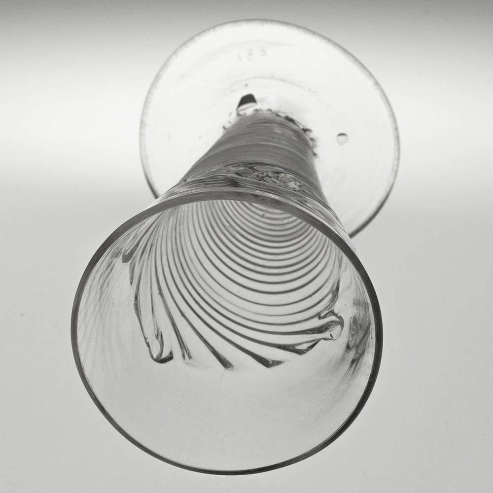 Georgianisches Ale-Glas mit geflammter Formgebung, um 1720 im Angebot 2