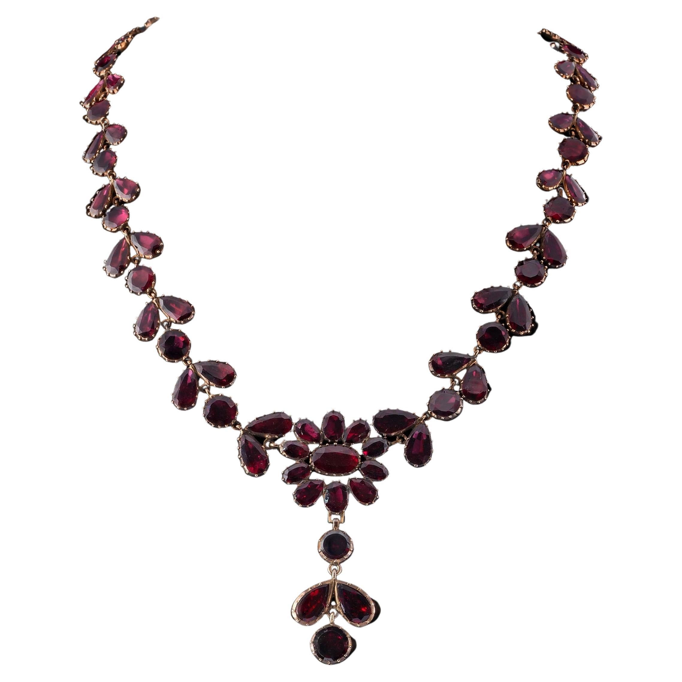 Georgianische Almandine Granat-Halskette aus 9 KT Gold mit flachem Schliff