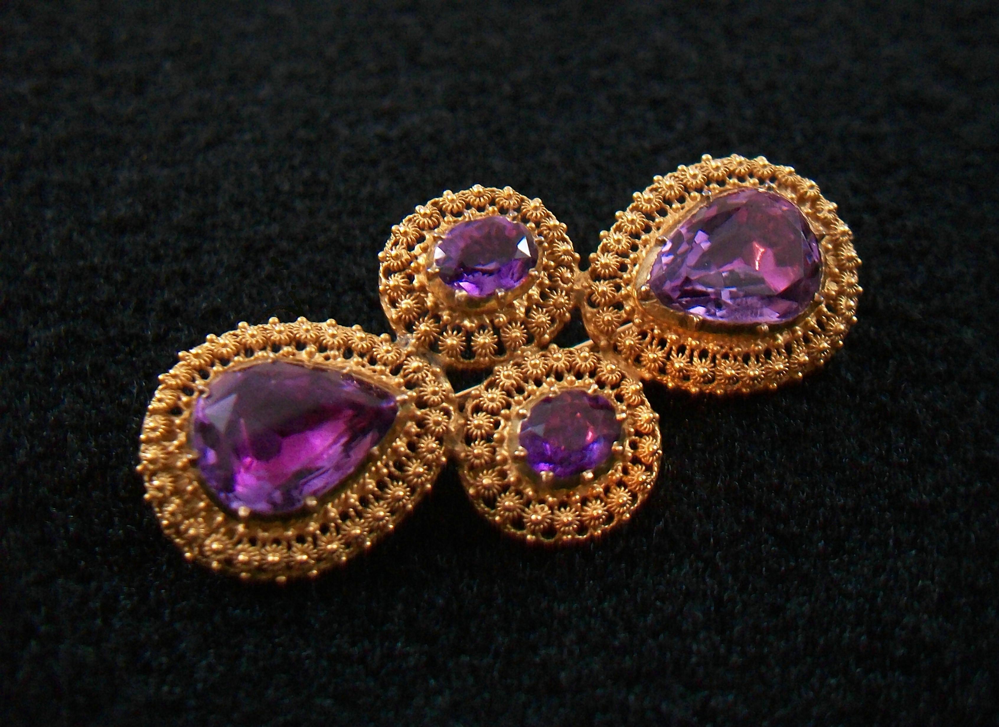 Georgian Amethyst & 18K Yellow Gold Cannetille Brooch - France - Circa 1820 In Good Condition For Sale In Chatham, CA