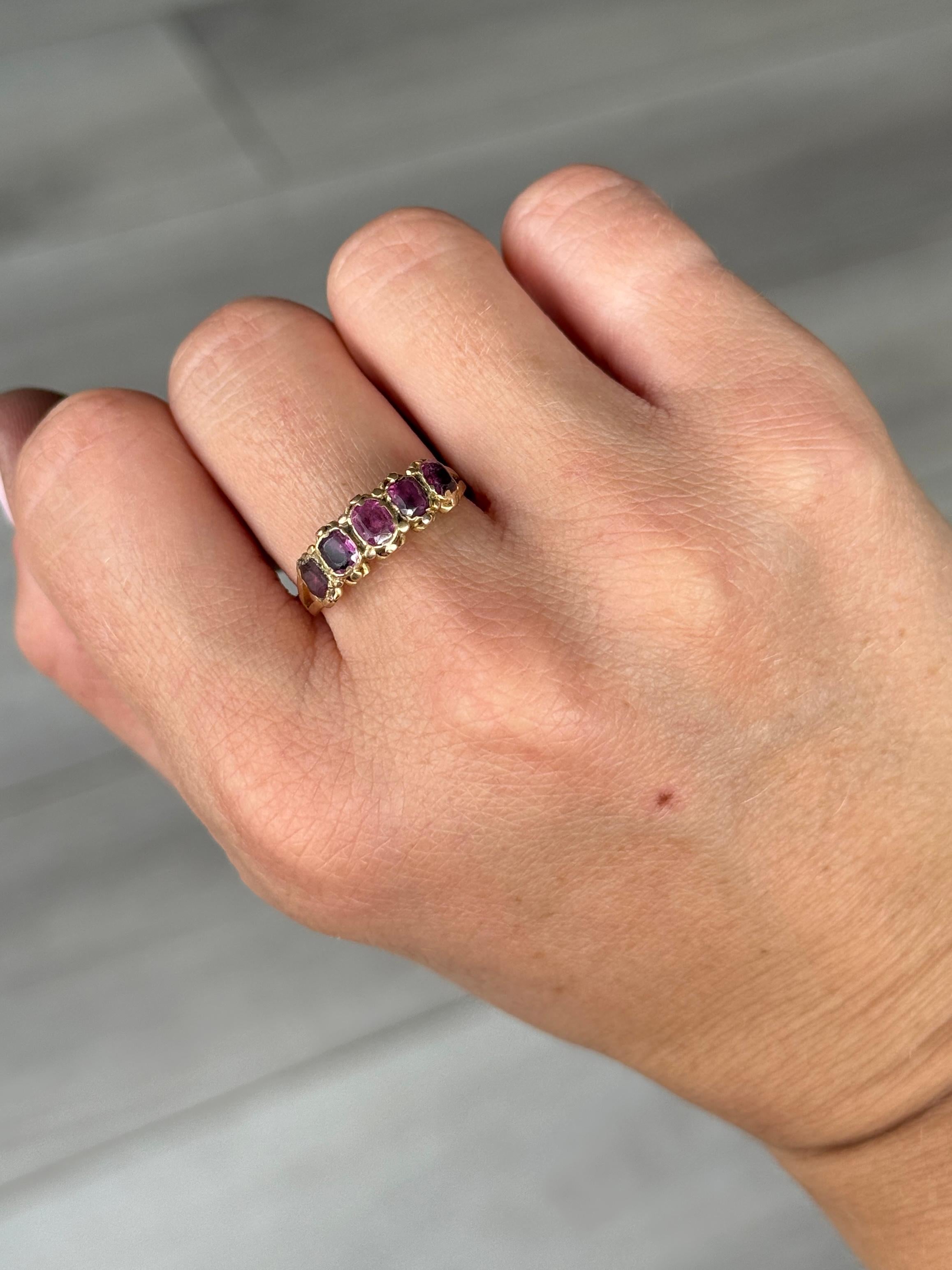 Georgien Bague géorgienne en améthyste et or 18 carats à cinq pierres en vente