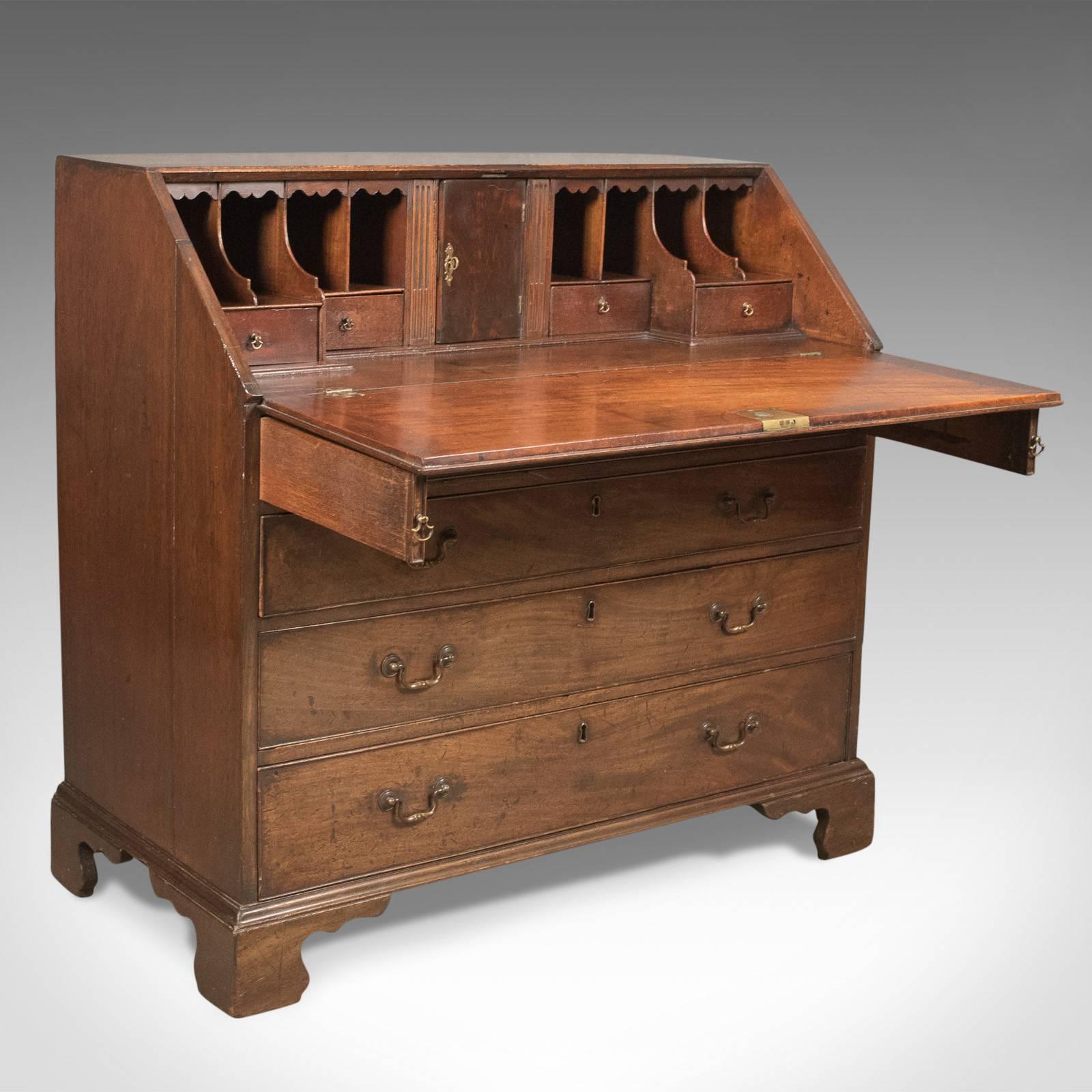Georgian Antique Bureau, 18th Century Mahogany Desk, circa 1770 In Good Condition In Hele, Devon, GB