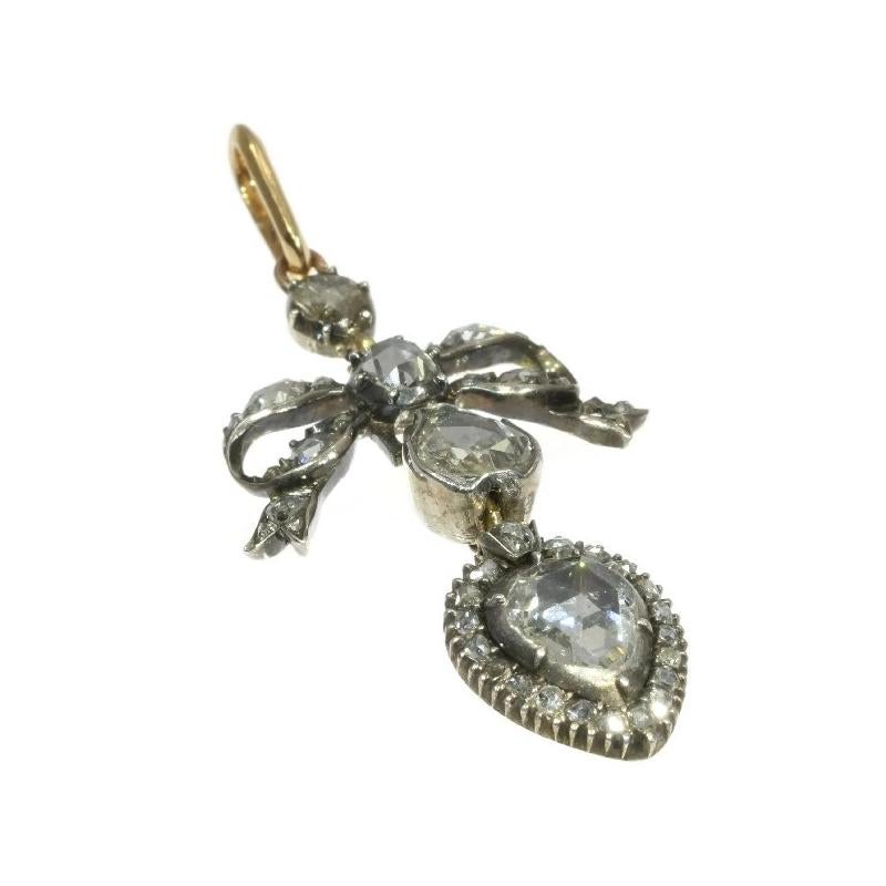Georgian Antique Diamond 18 Karat Yellow Gold Silver Bow Pear Shaped Pendant In Excellent Condition For Sale In Antwerp, BE
