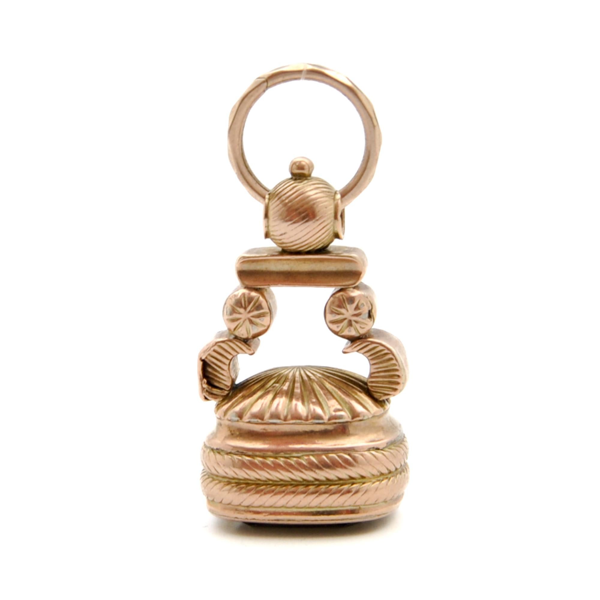 Charme georgiano in oro antico e pietra citrina con anello divisorio in vendita 4