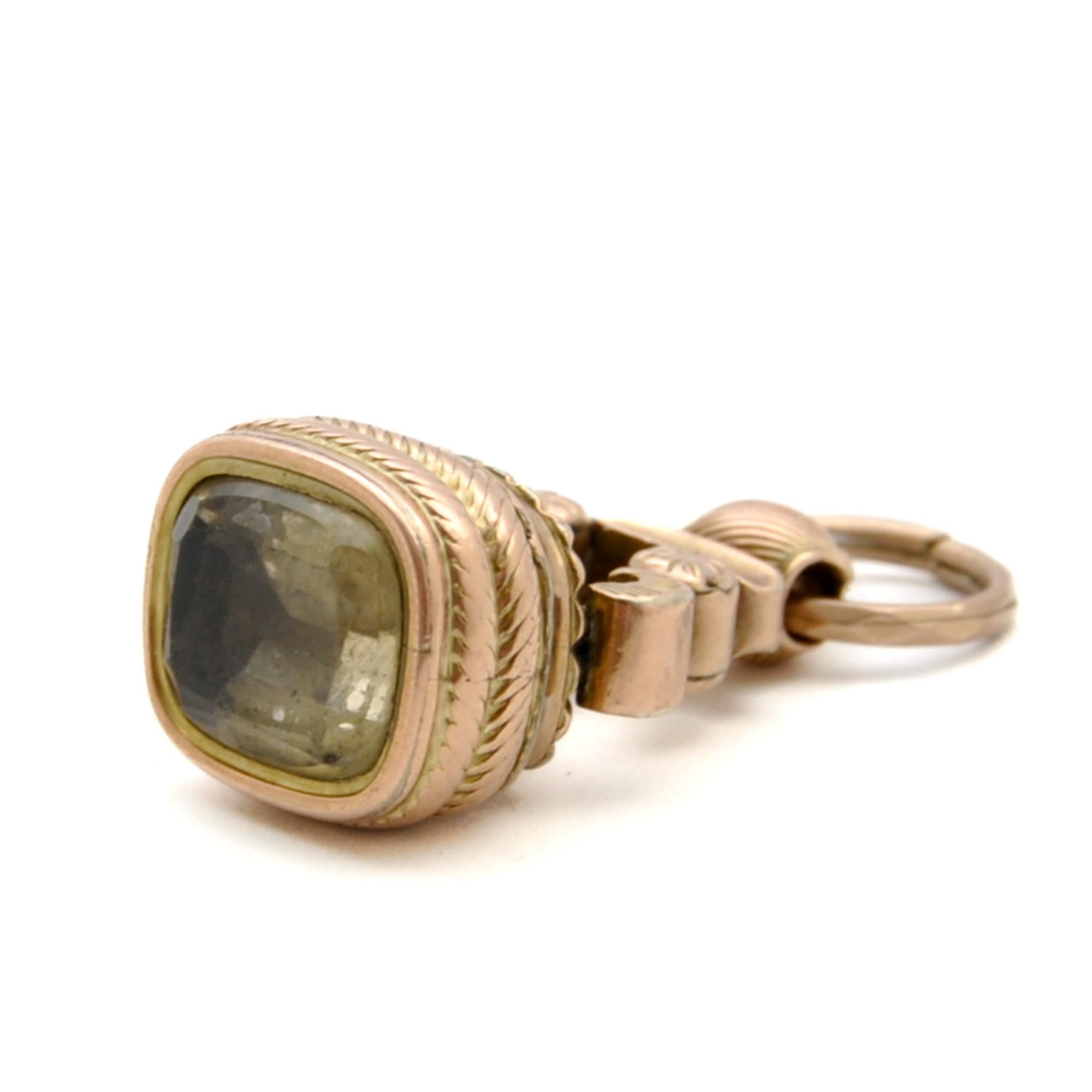 Charme georgiano in oro antico e pietra citrina con anello divisorio in vendita 5