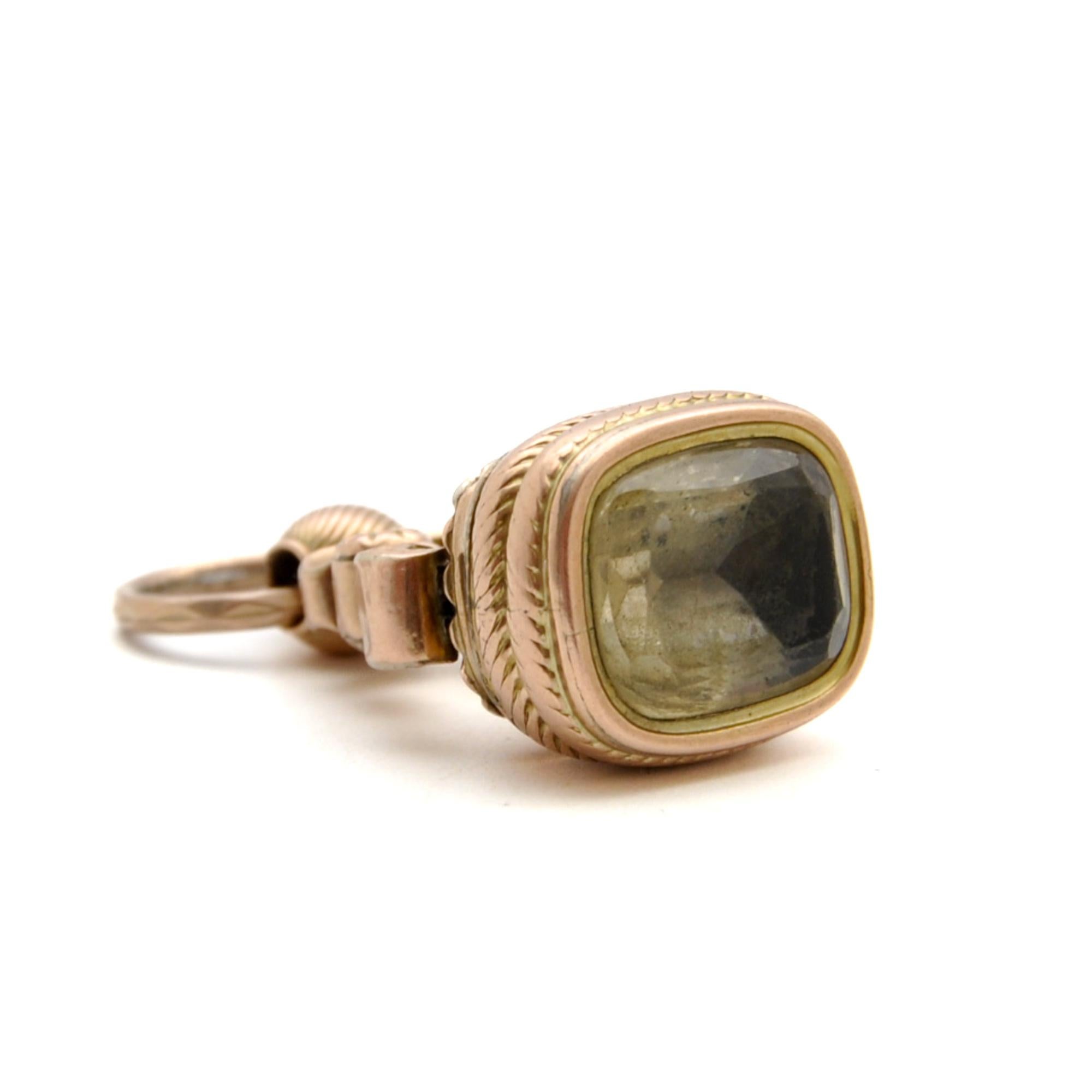 Charme georgiano in oro antico e pietra citrina con anello divisorio in vendita 1