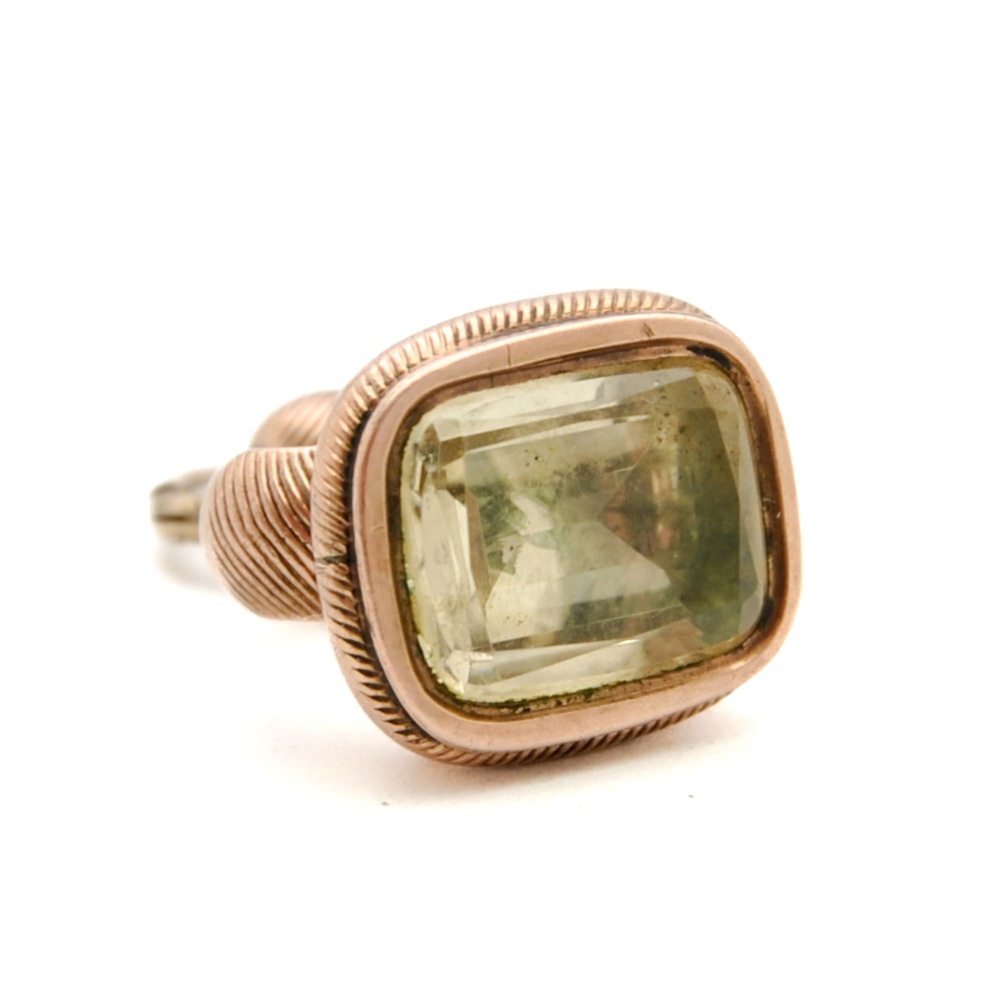 Breloque de bague fendue géorgienne ancienne en or avec citrine gravée Bon état - En vente à Rotterdam, NL