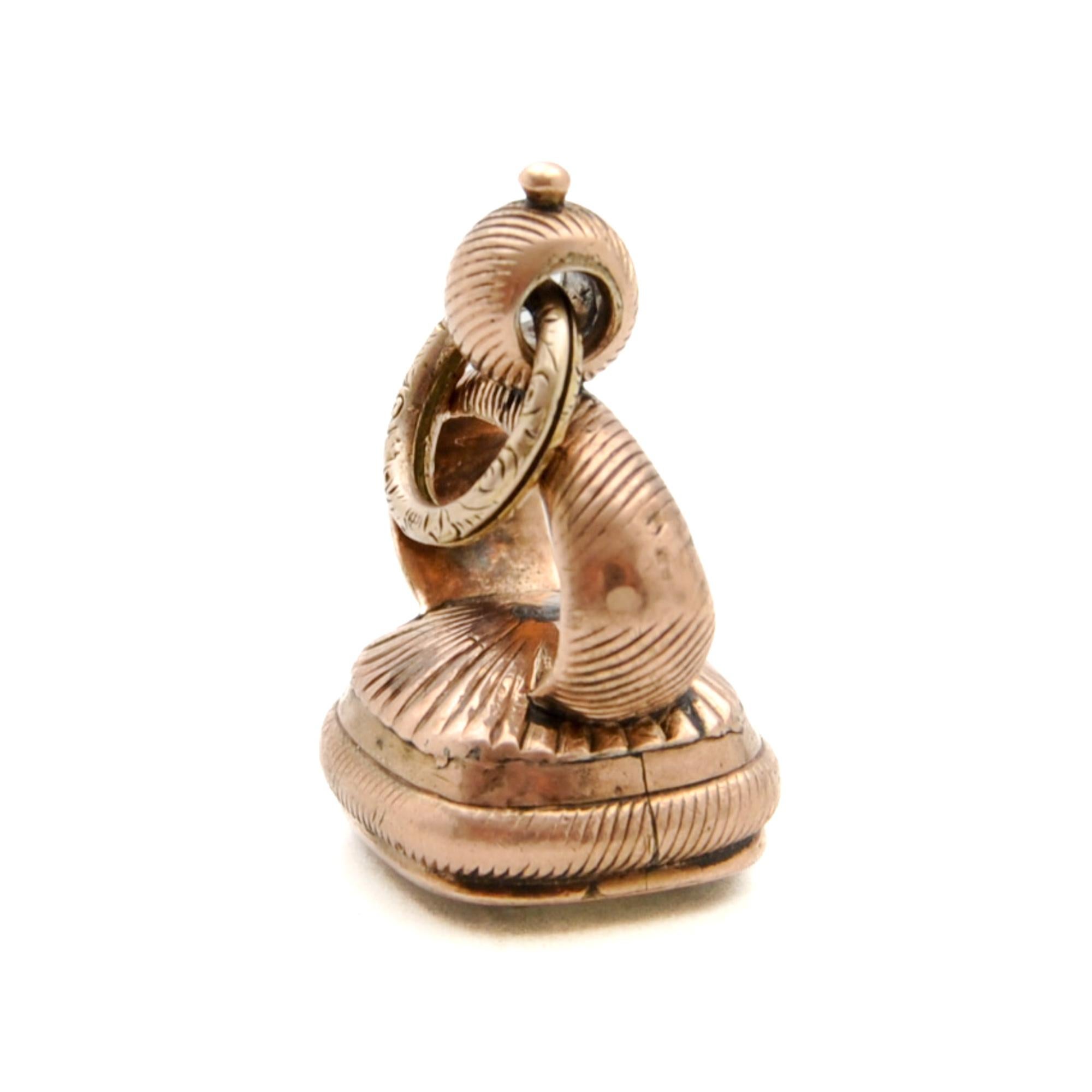 Breloque de bague fendue géorgienne ancienne en or avec citrine gravée Unisexe en vente
