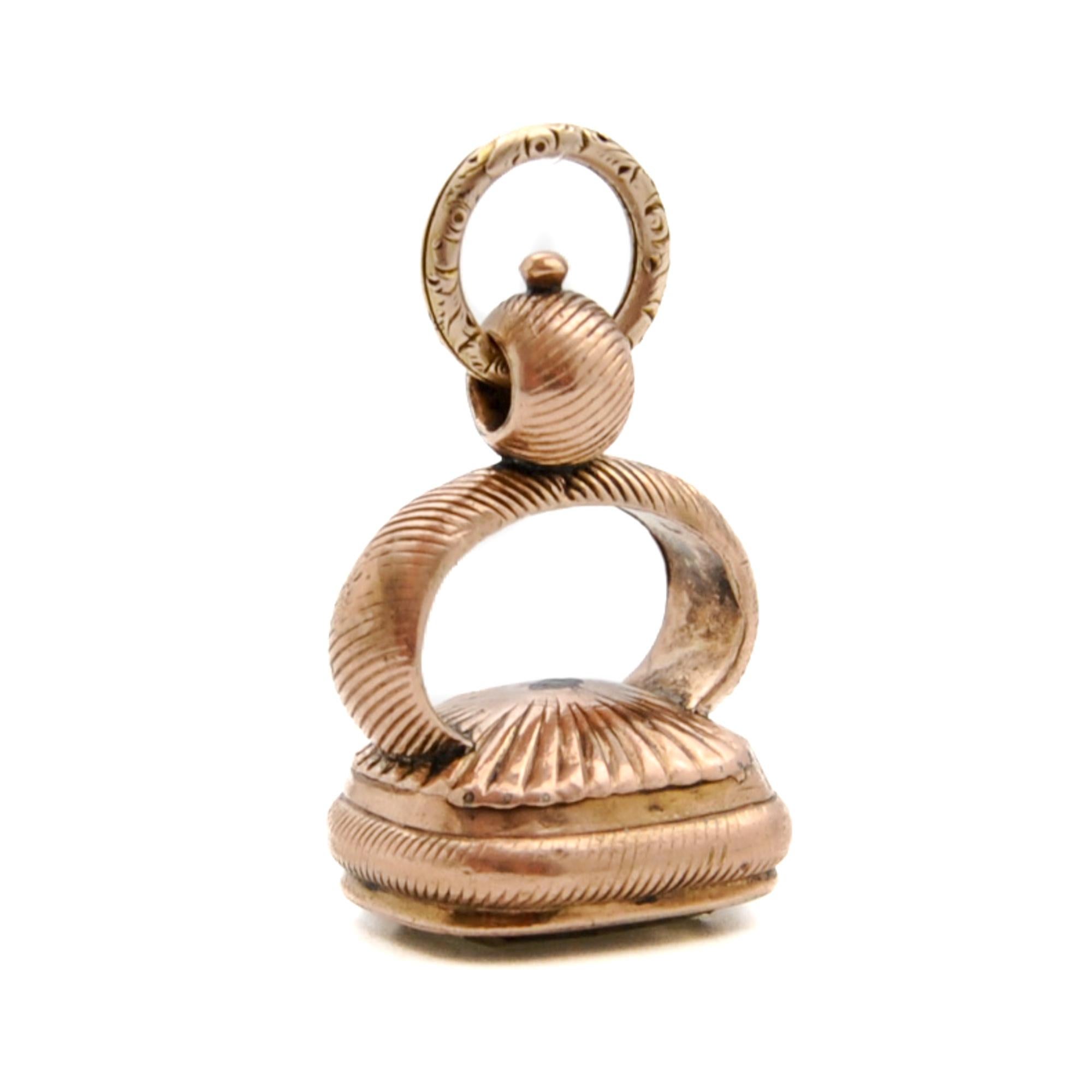 Breloque de bague fendue géorgienne ancienne en or avec citrine gravée en vente 1