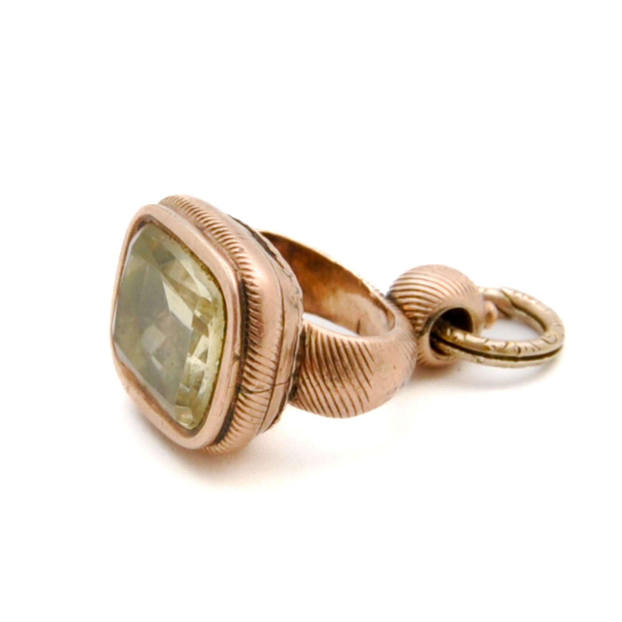 Breloque de bague fendue géorgienne ancienne en or avec citrine gravée en vente 2