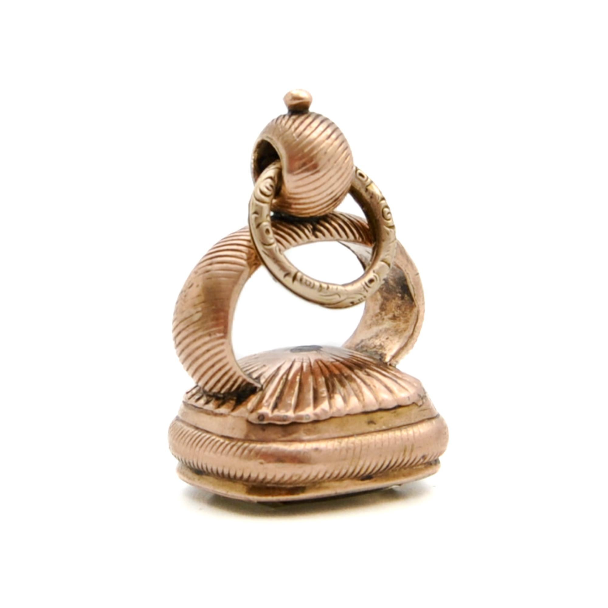 Breloque de bague fendue géorgienne ancienne en or avec citrine gravée en vente 3