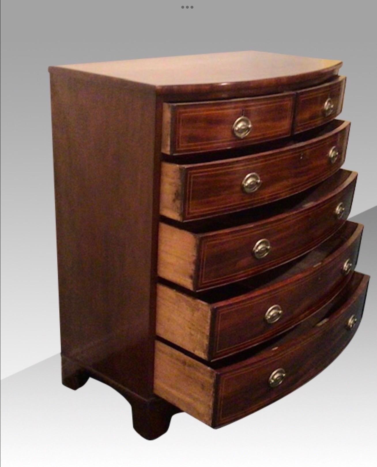 Georgian Antique Inlaid Mahogany Bow Front Chest of Drawers In Good Condition For Sale In Antrim, GB