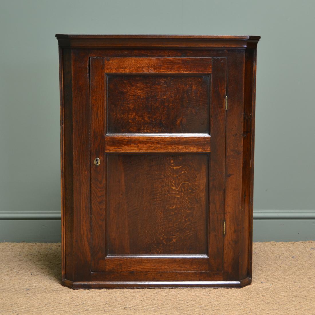 Georgian Antique Oak Hanging Corner Cupboard In Good Condition For Sale In Link 59 Business Park, Clitheroe